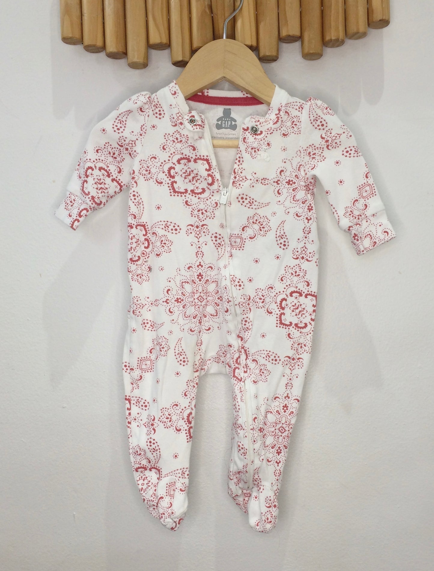 Red print sleeper 0-3m