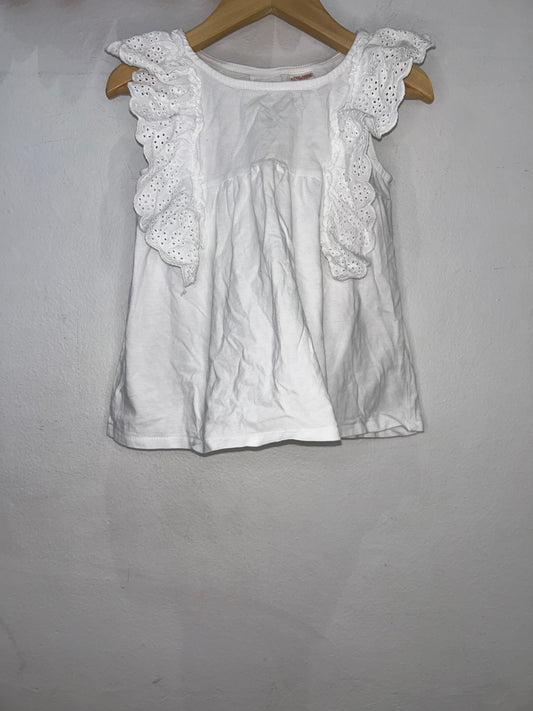 White eyelet detail tanktop 2-3y