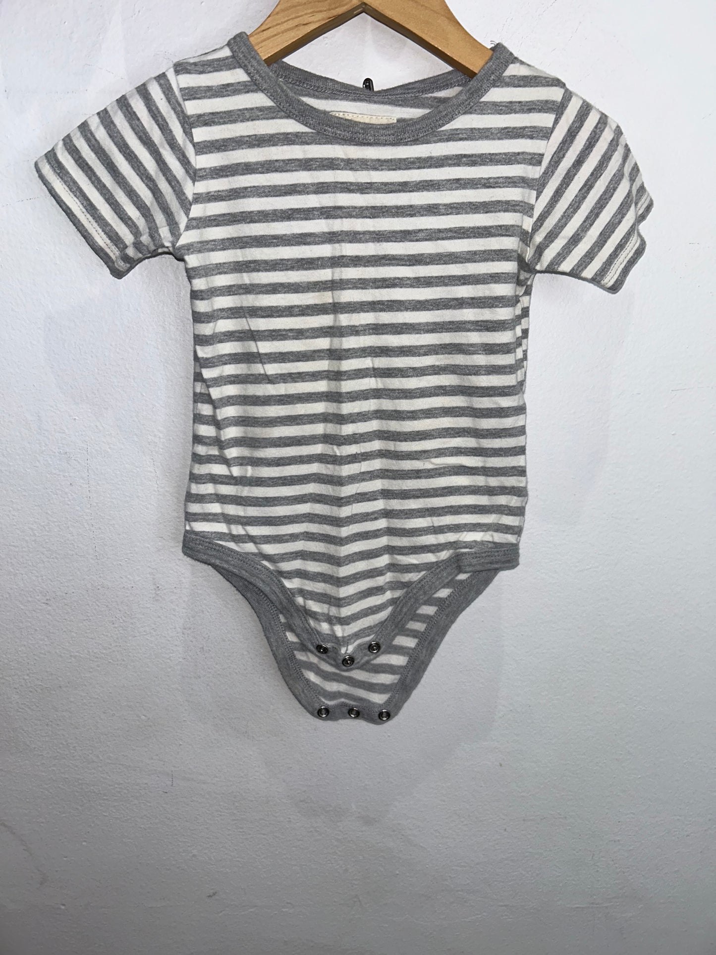 Minimioche grey stripe onesie 12-18m