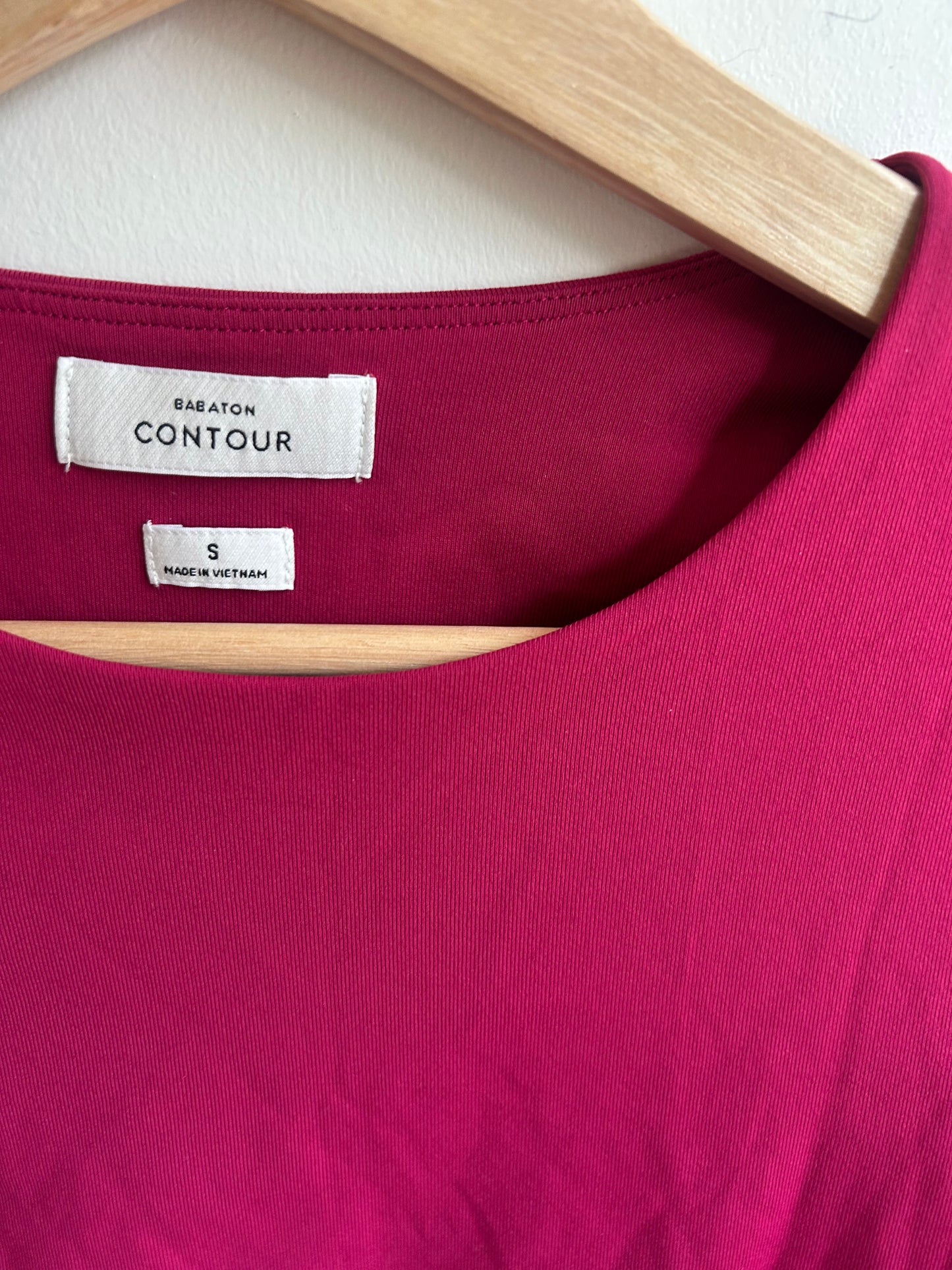Magenta fitted crop top S