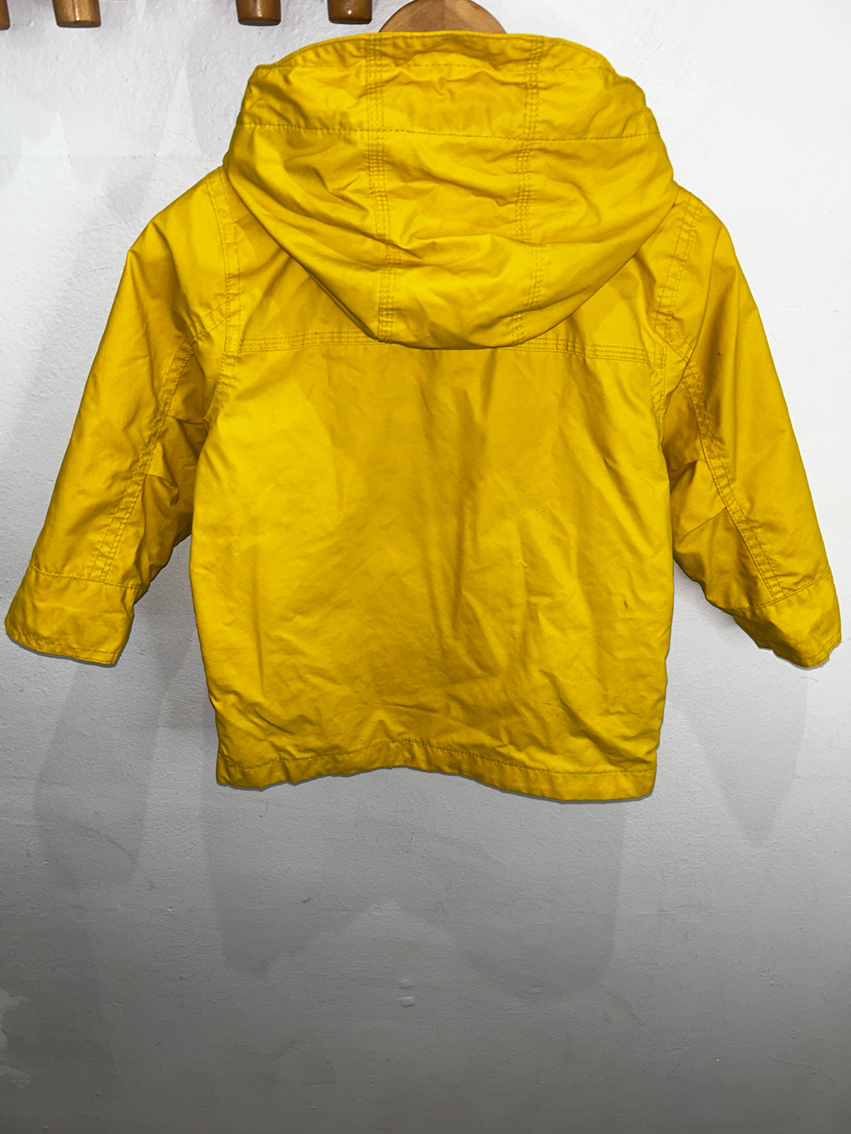 Yellow raincoat 2y*