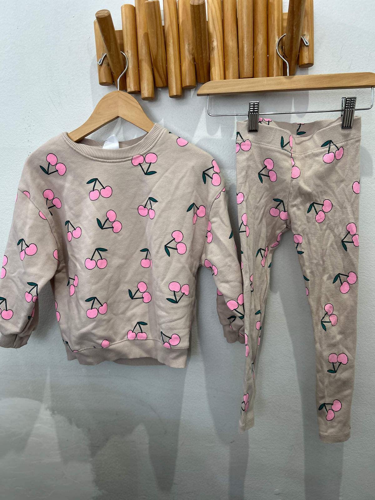 Cherries beige sweater set 5y