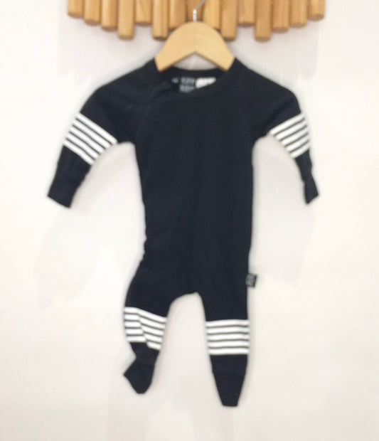 Kipp Kids black stripes sleeper 0-3m