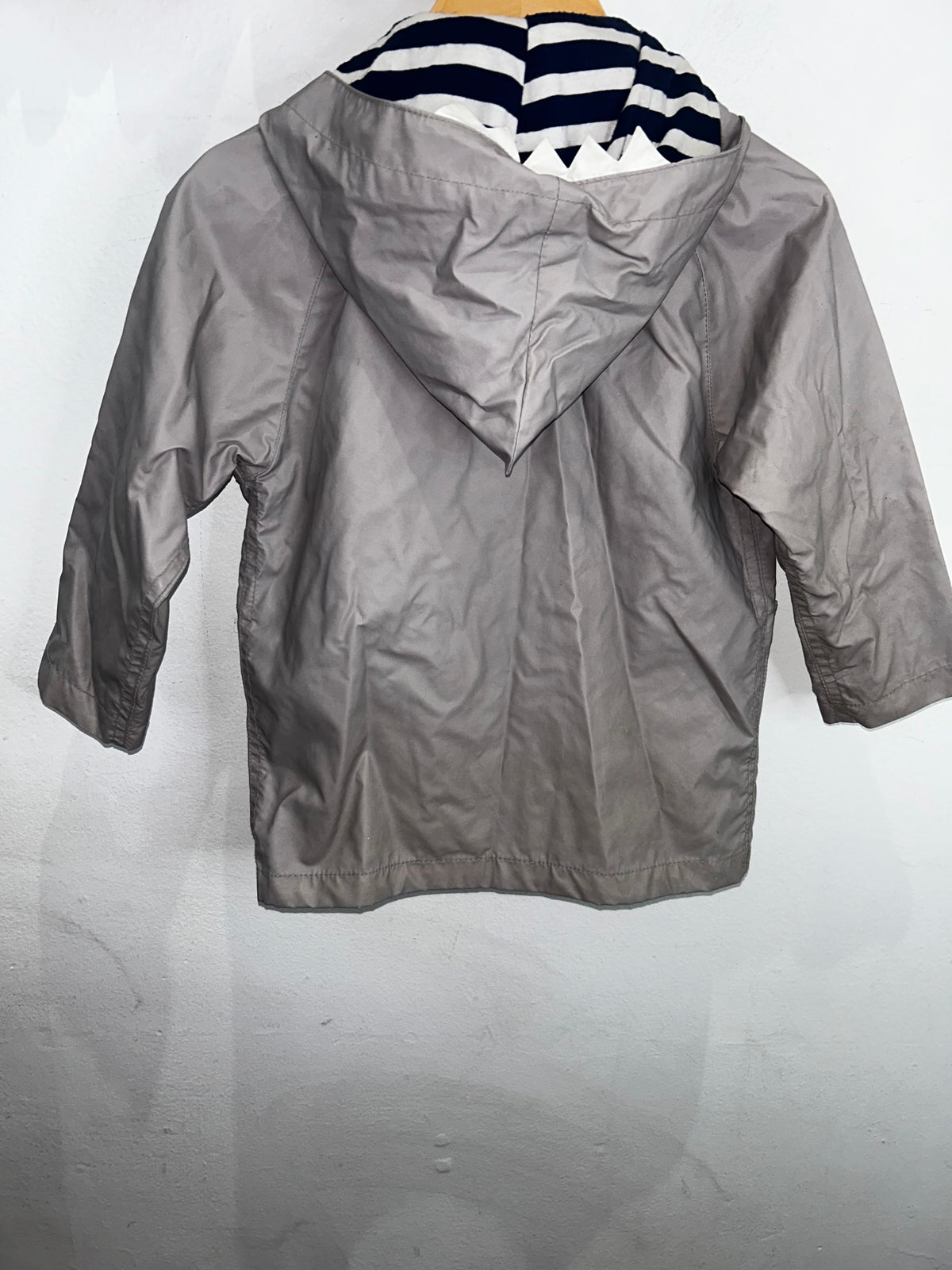 Grey rain jacket 3y*