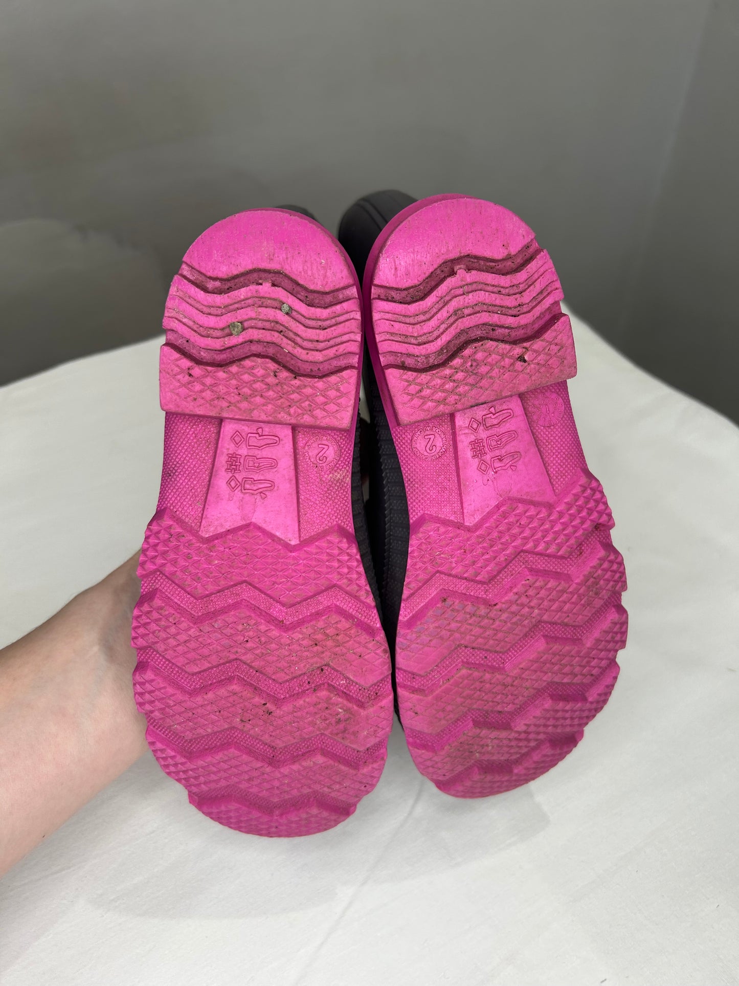 Y2 grey Kamik rainboots