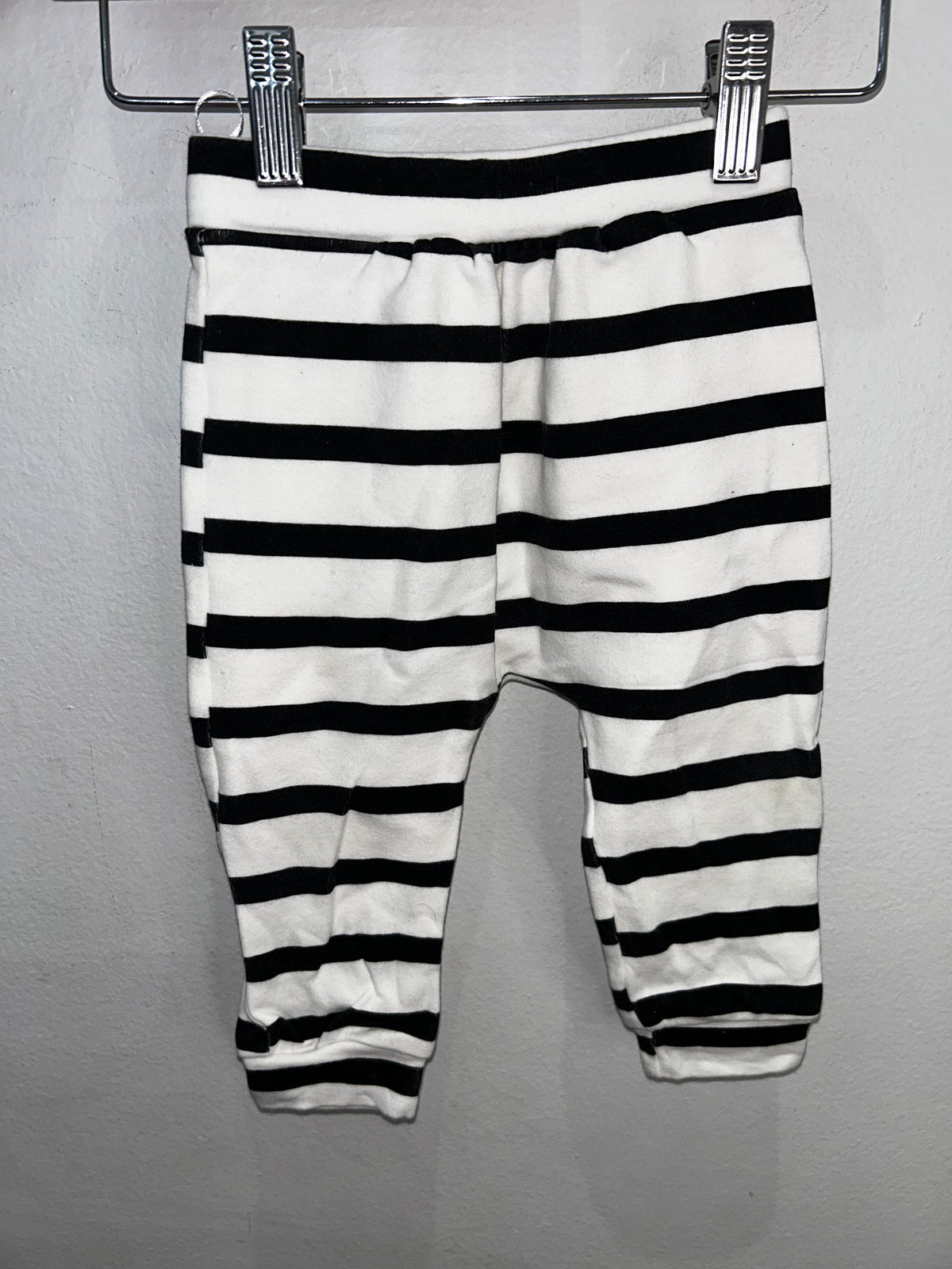 Black and white stripe pants 6-12m