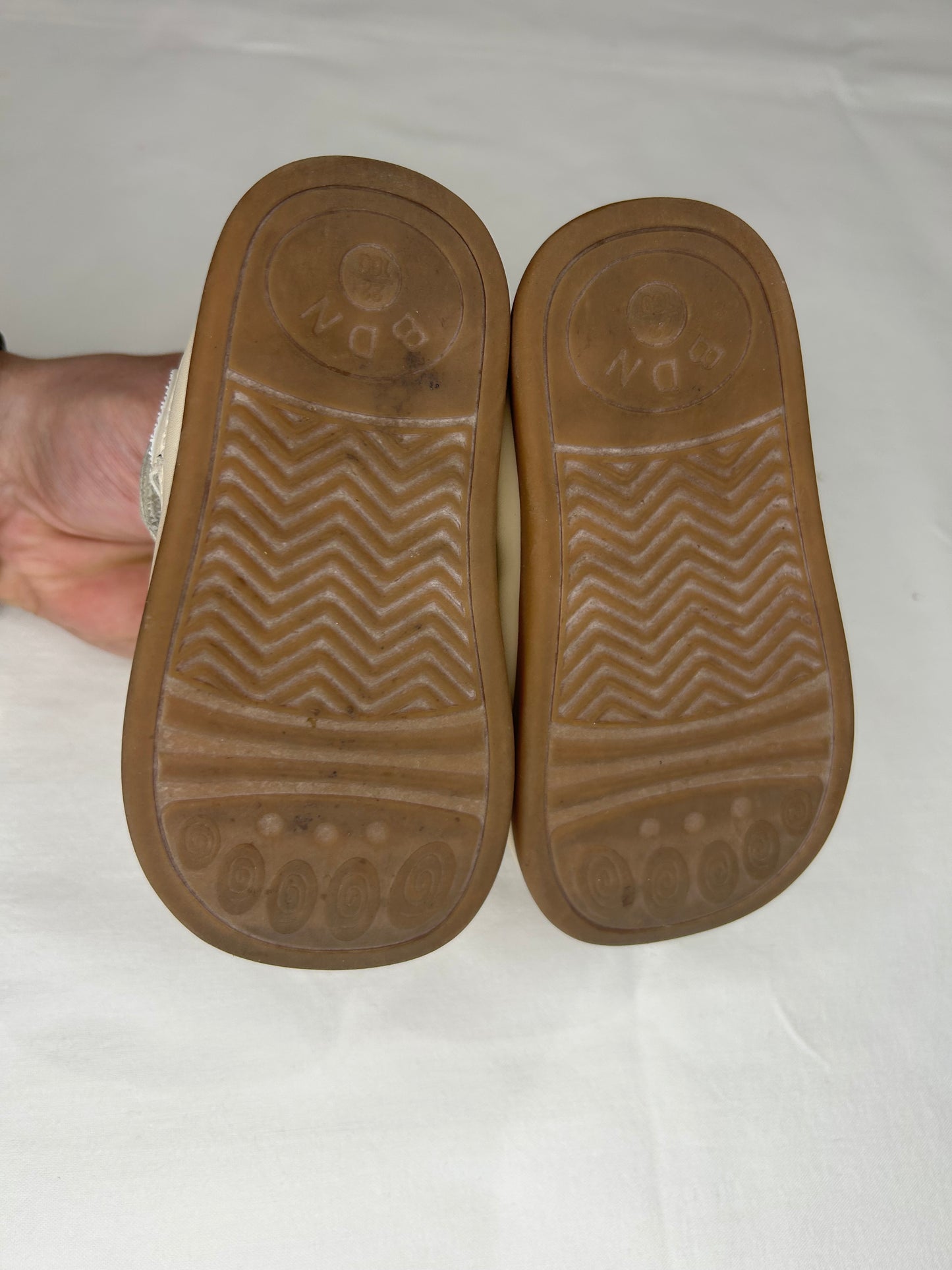 C6 cream leather sandals
