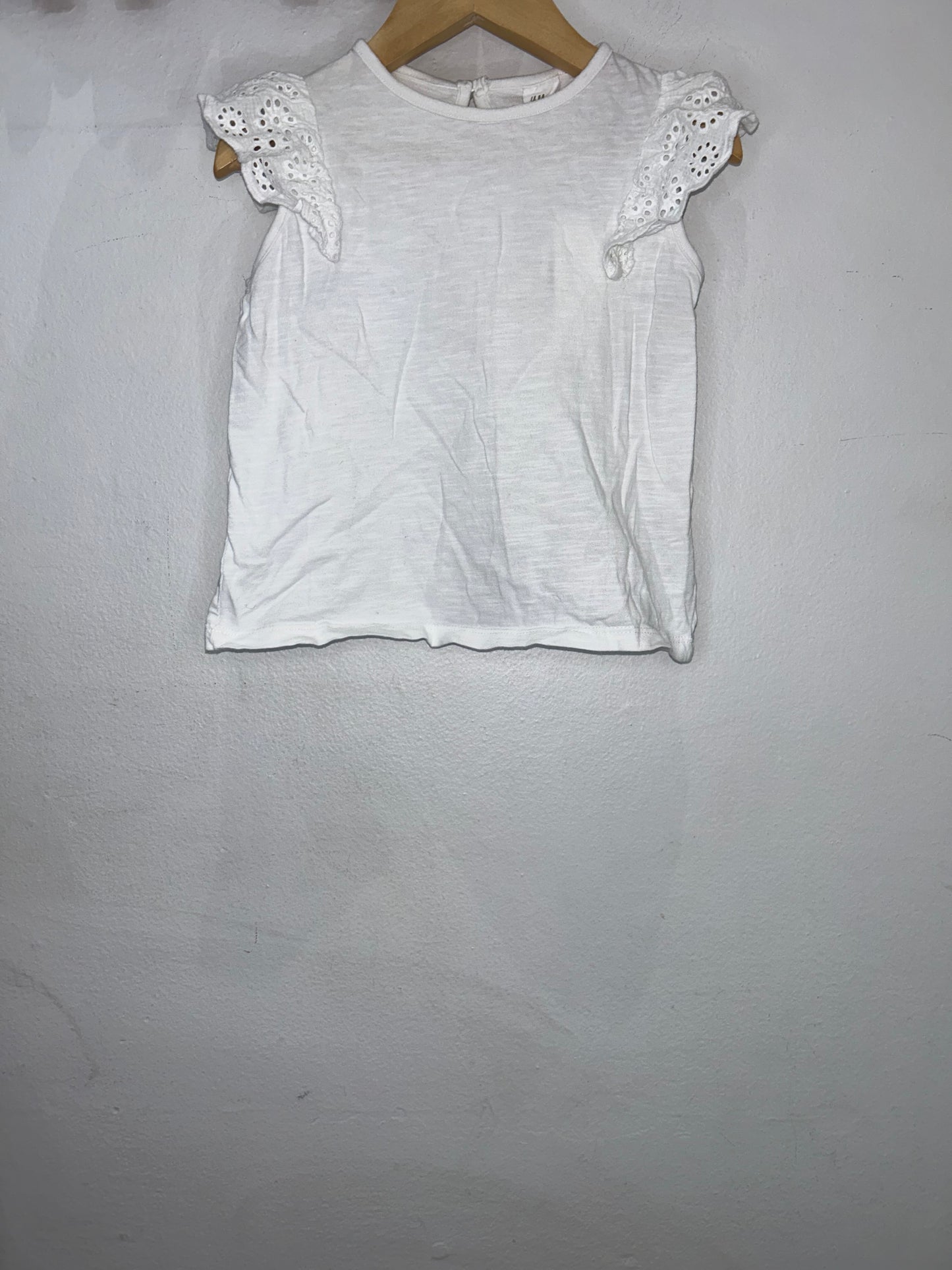 White eyelet tanktop 2-3y
