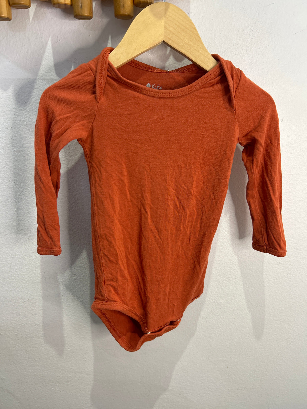 Kyte orange onesie 12-18m