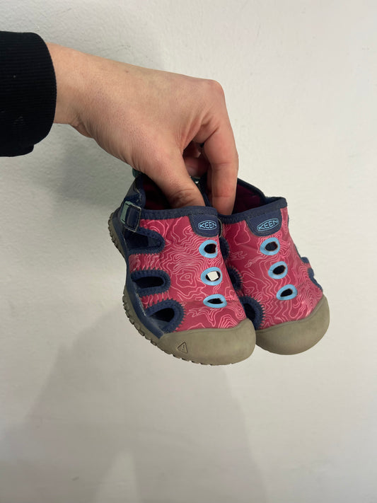 C6 pink Keen sandals