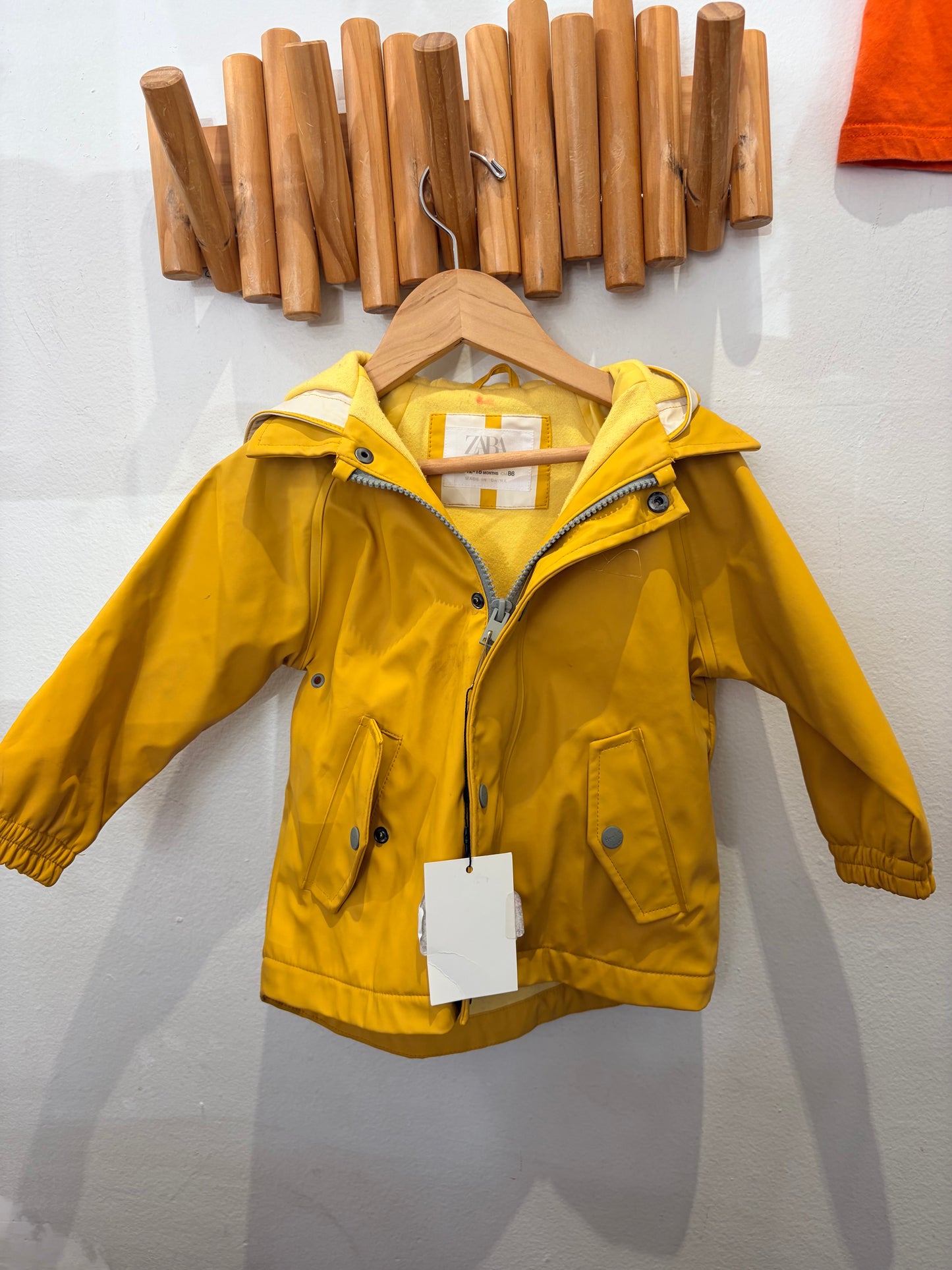 Hey It's Rain Time yelow rainjacket 12-18m