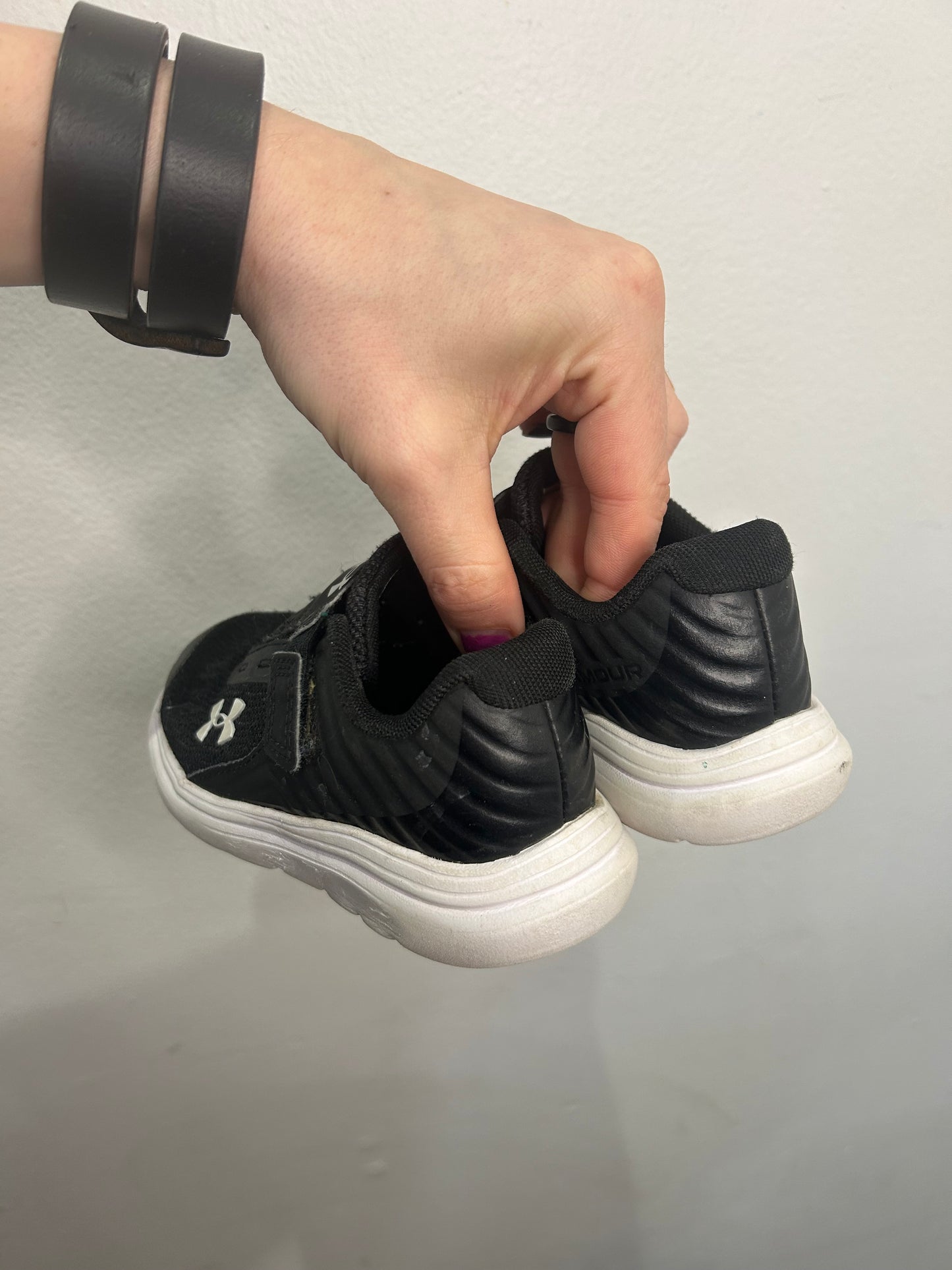 C9 black Underarmour runners