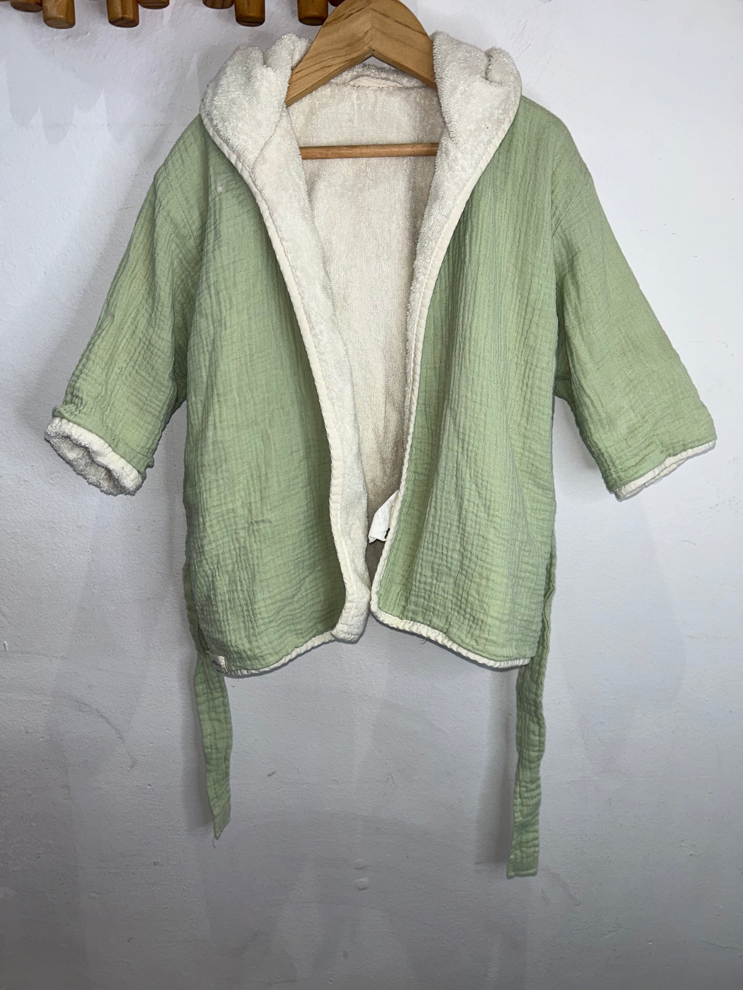 Green bathrobe 2y