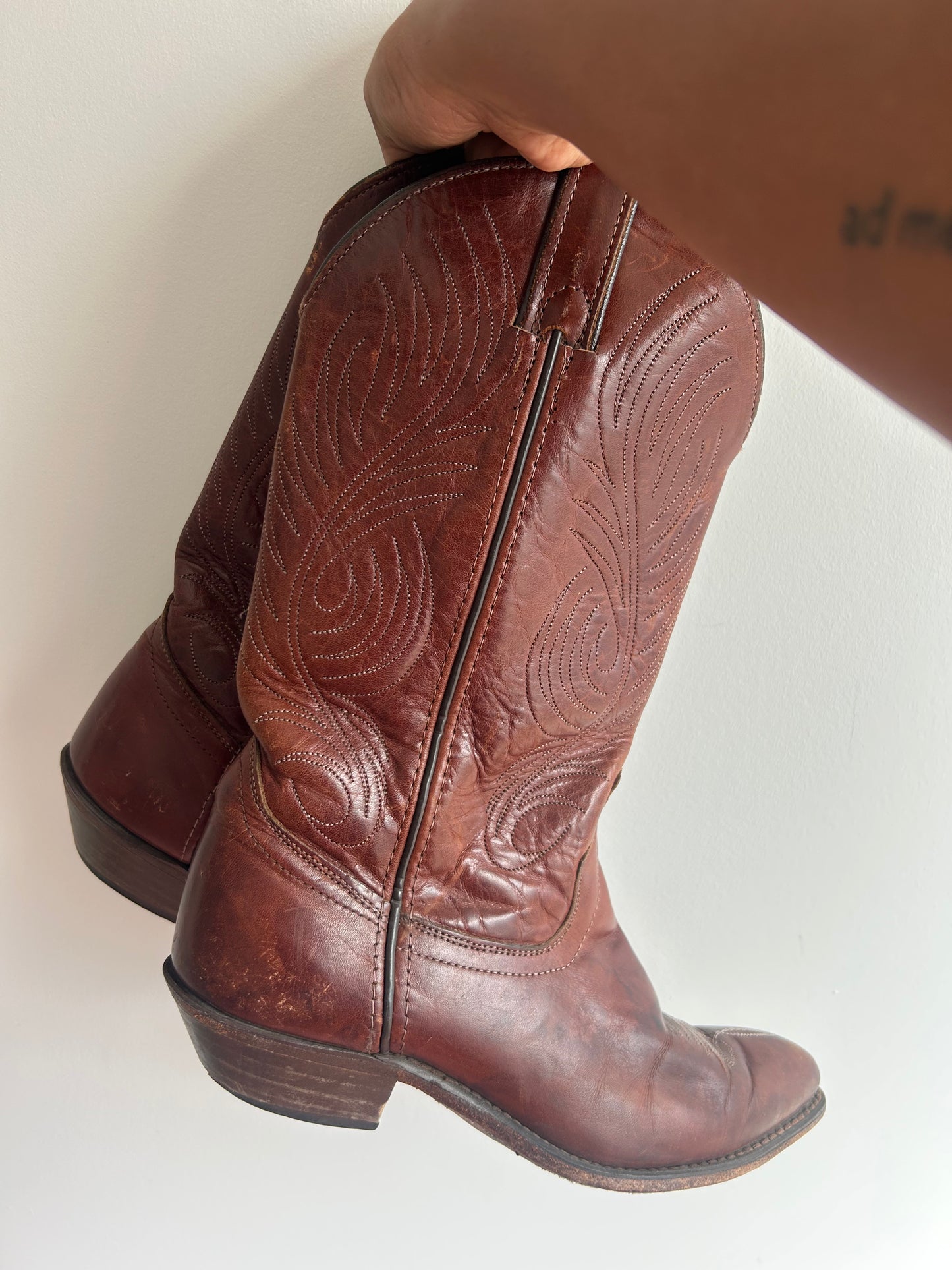 Brown cowboy boots 7.5M