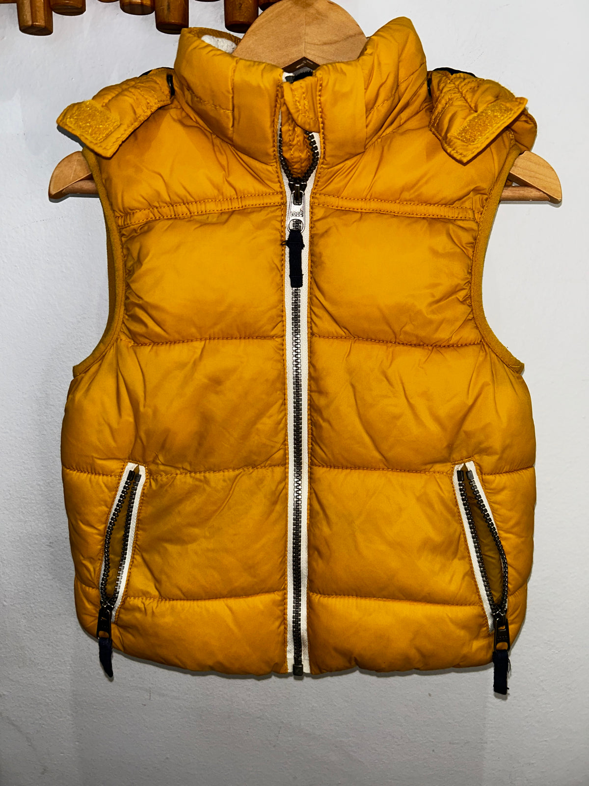Yellow puffer vest 4-5y