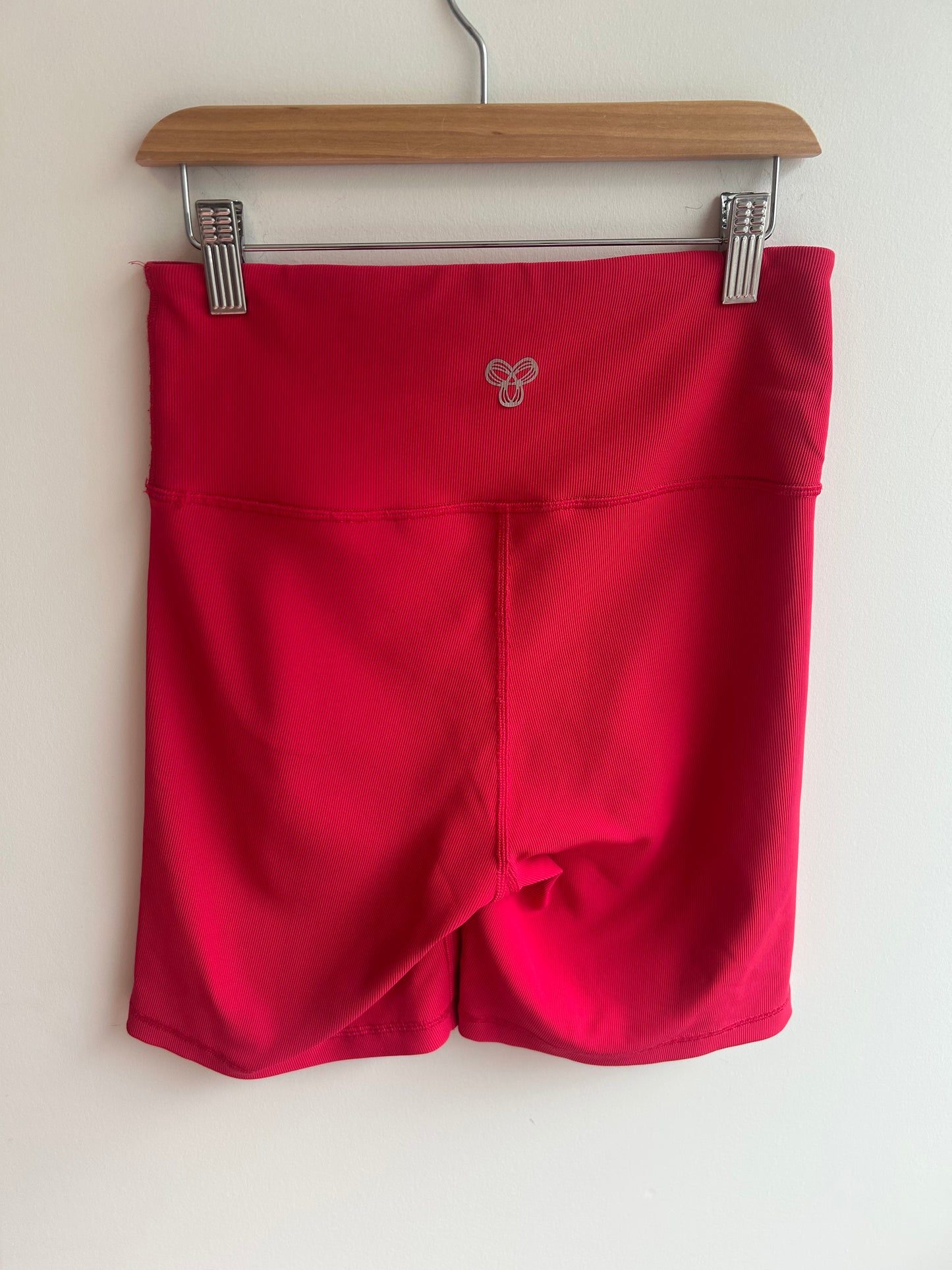 Hot pink bike shorts M