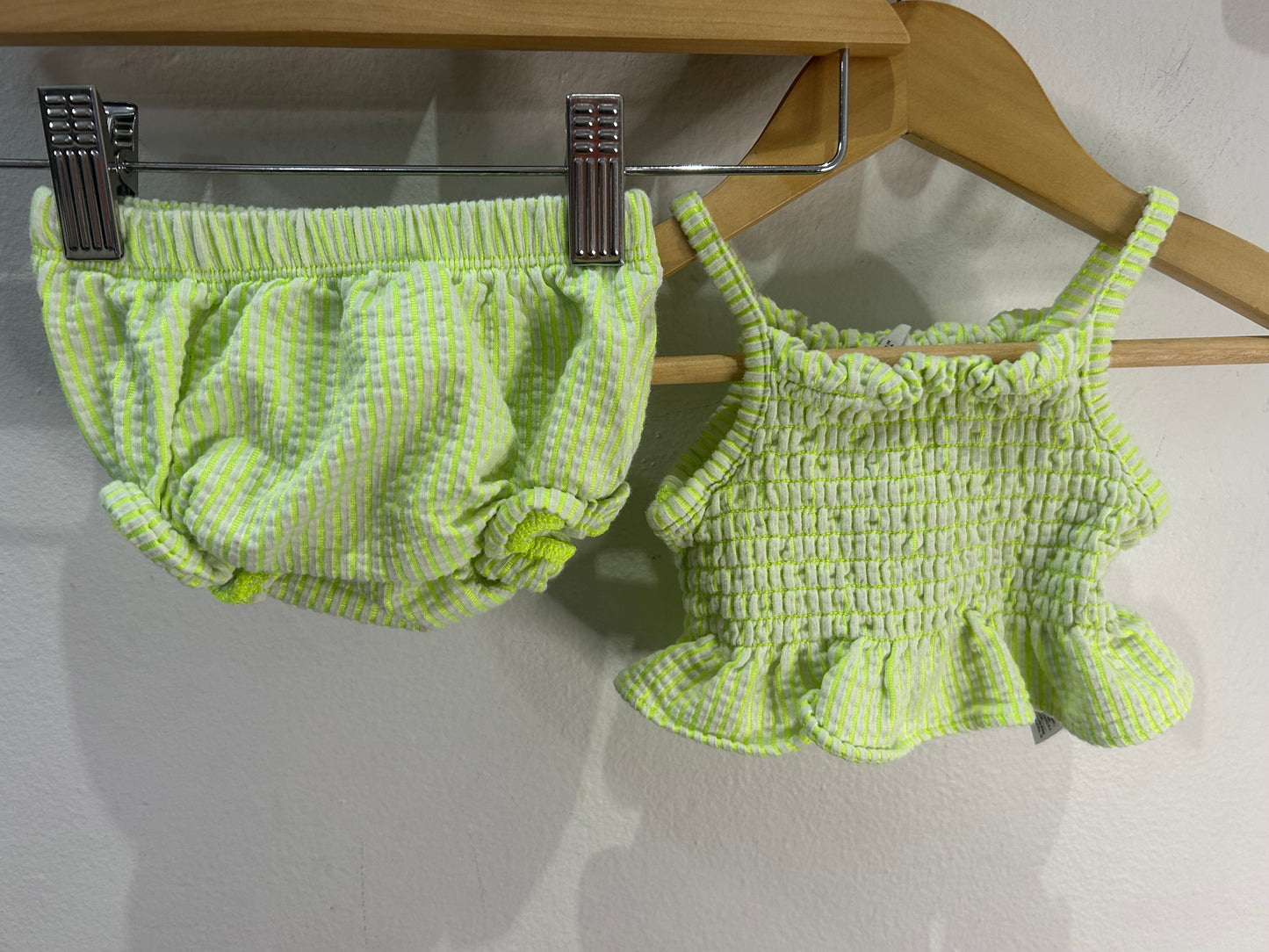 Neon smocked shorts set 3-6m