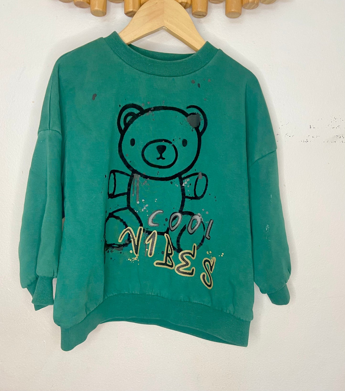 Cool Vibes bear pullover 4y