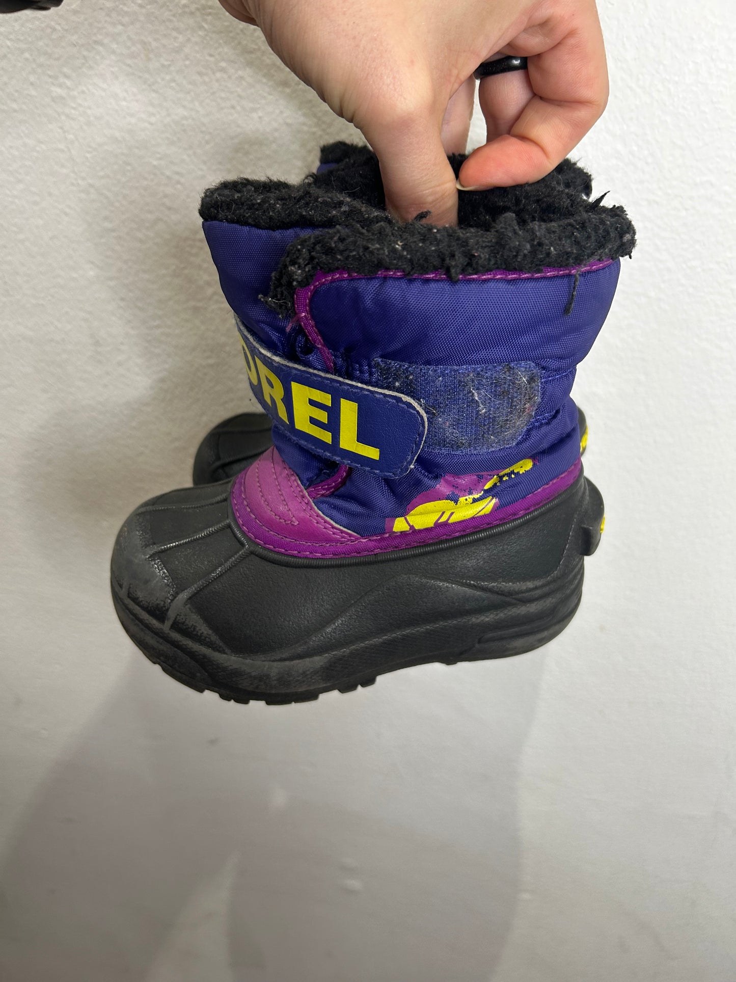 C8 purple and black Sorels