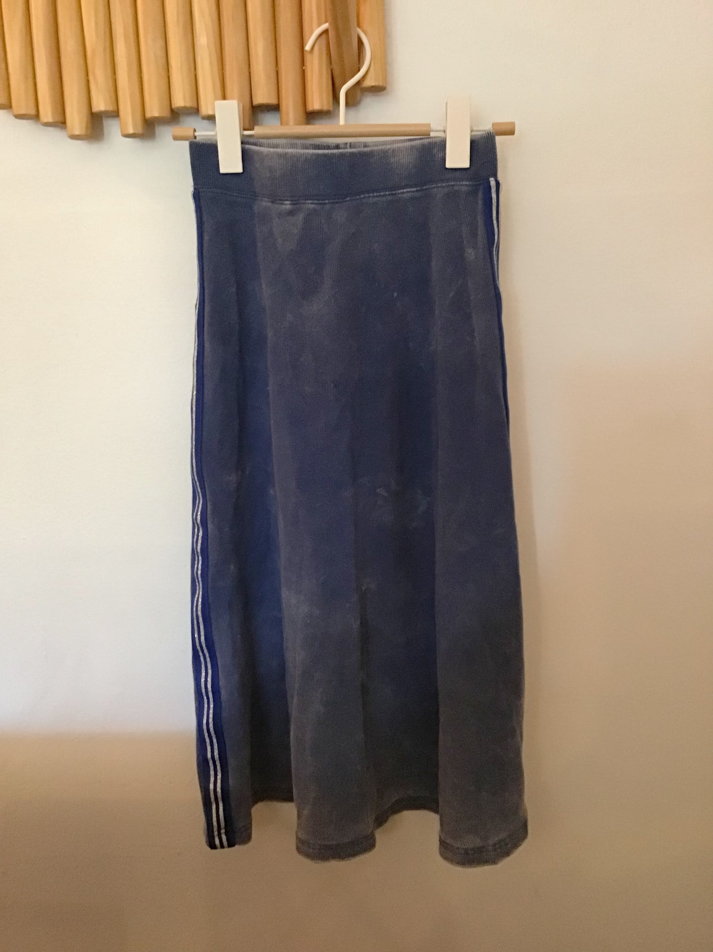 Blue ribbed long skirt 10-12y