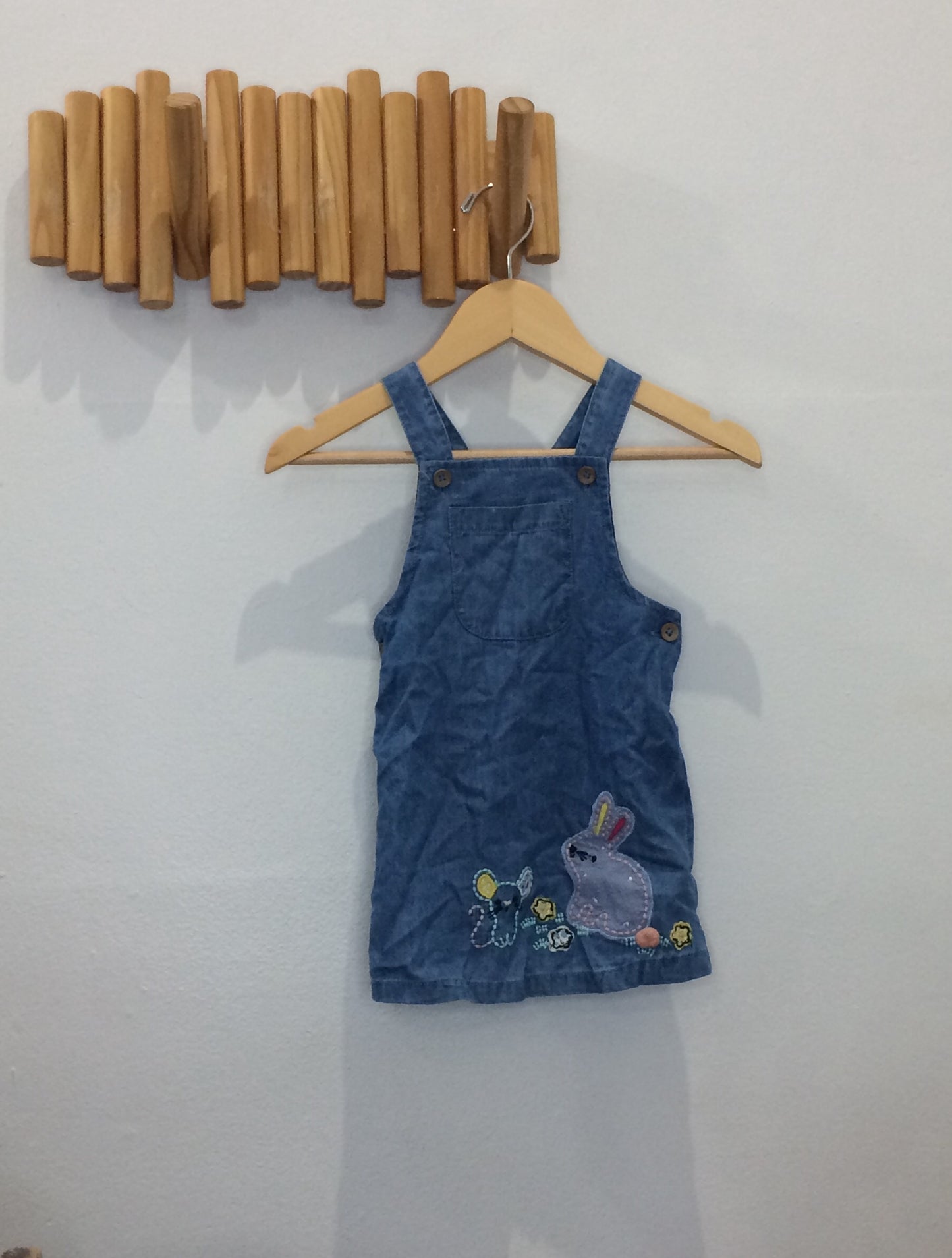 Chambray embroider pinafore 9-12m