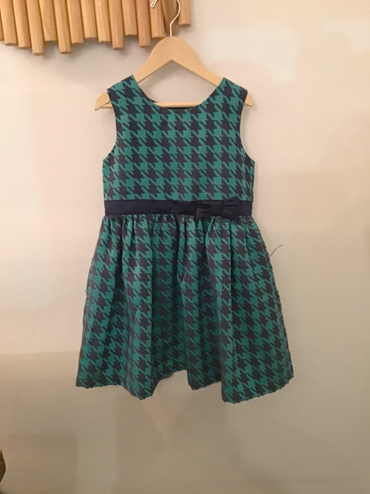 Green pattern pinafore 6y