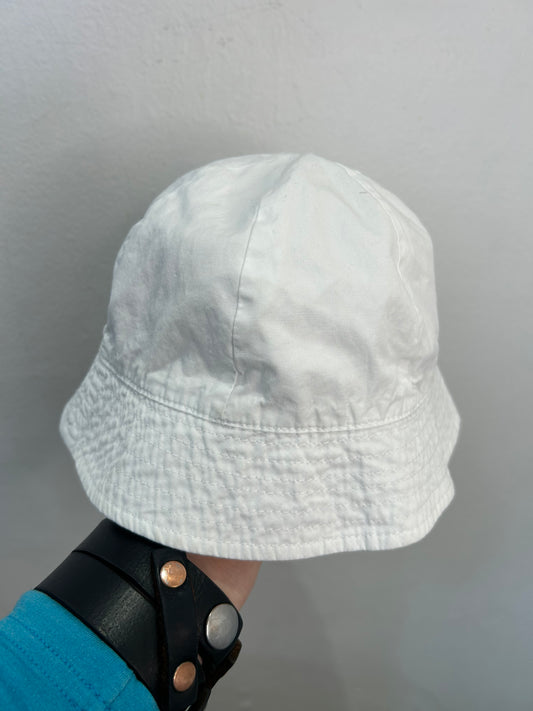 White bucket hat 18m-4y