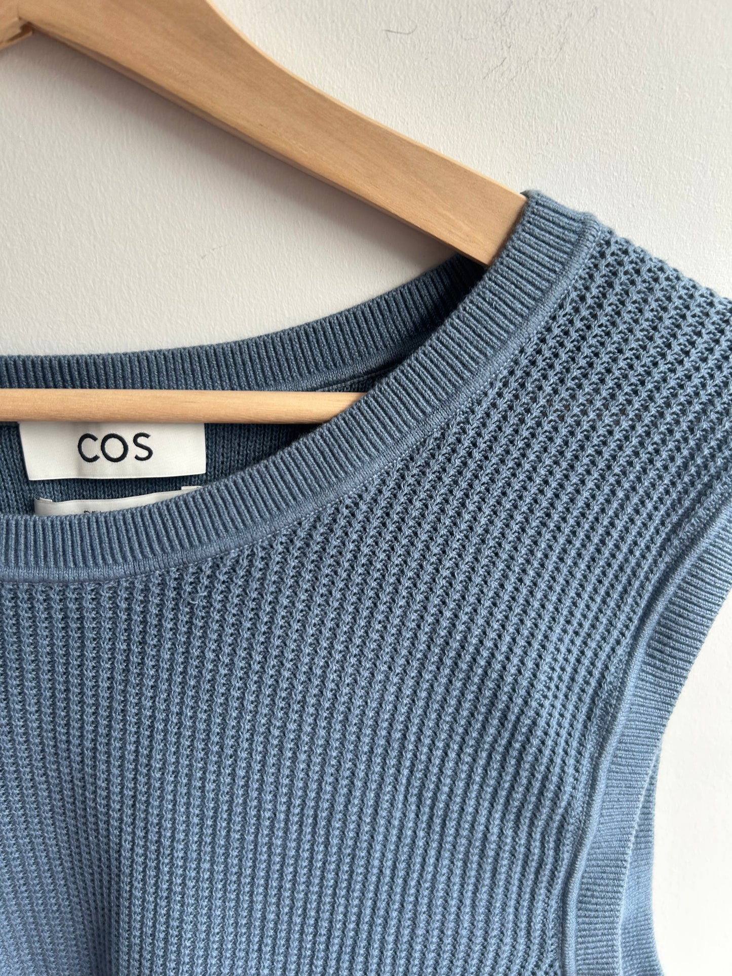 Relaxed blue knit vest XL