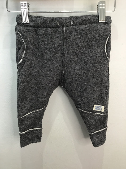 Pants grey knit white stitch 6-9m