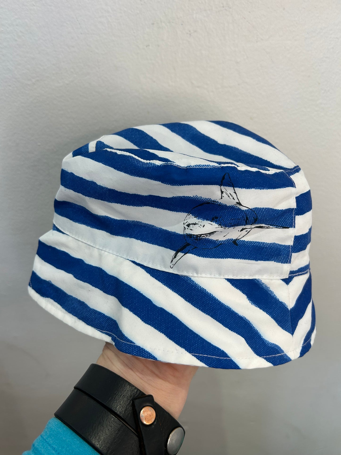 Blue stripes hat 4-5y