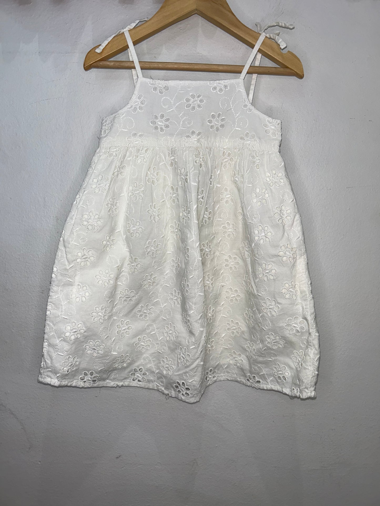 White eyelet dress 3y