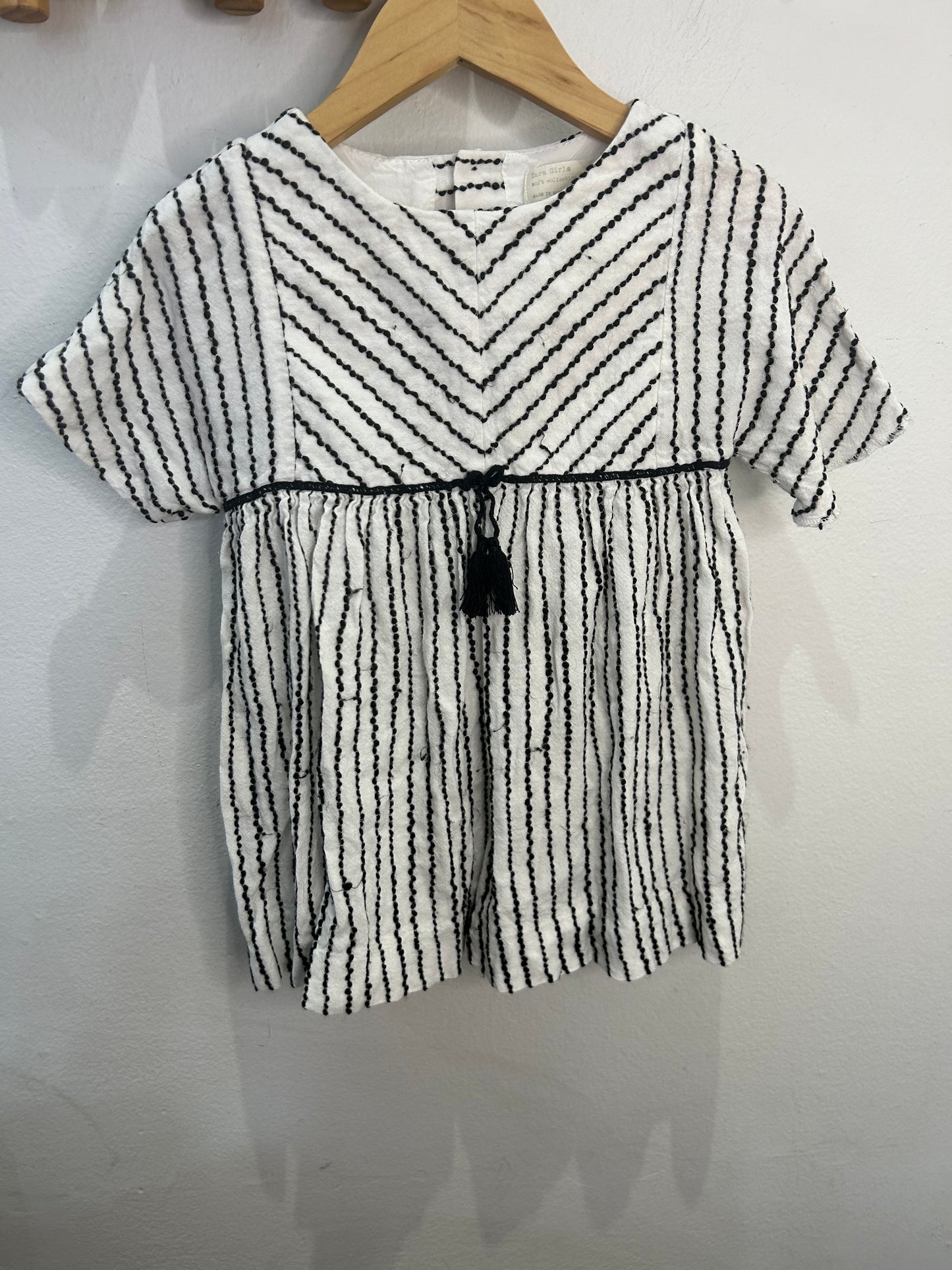 Black embroidery stripe dress 4y