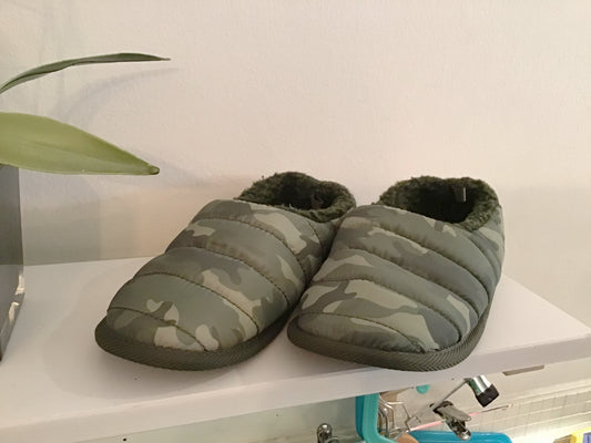 Y1-Y2 camo slippers