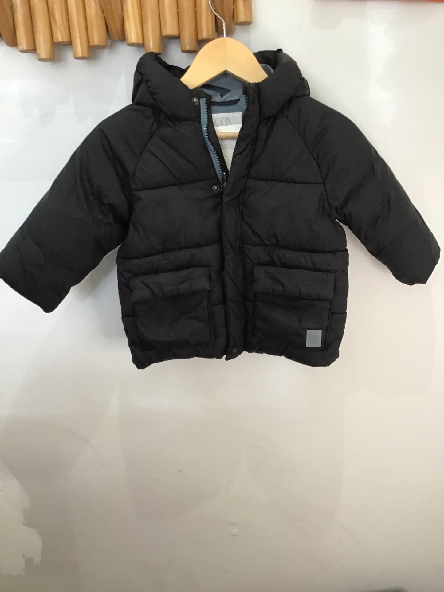 Black mid-puffer jacket 12-18m