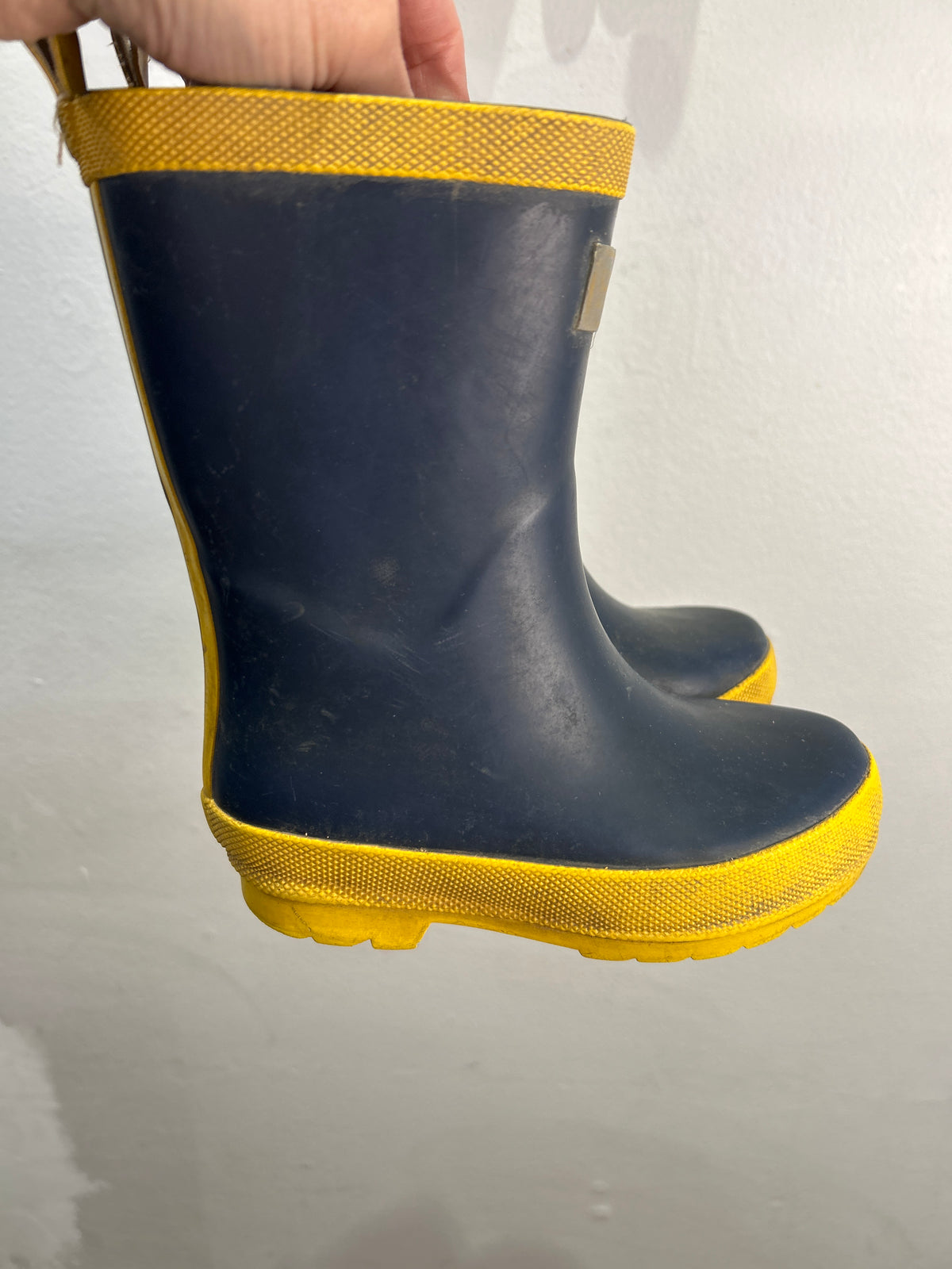 C10 navy Hatley rainboots