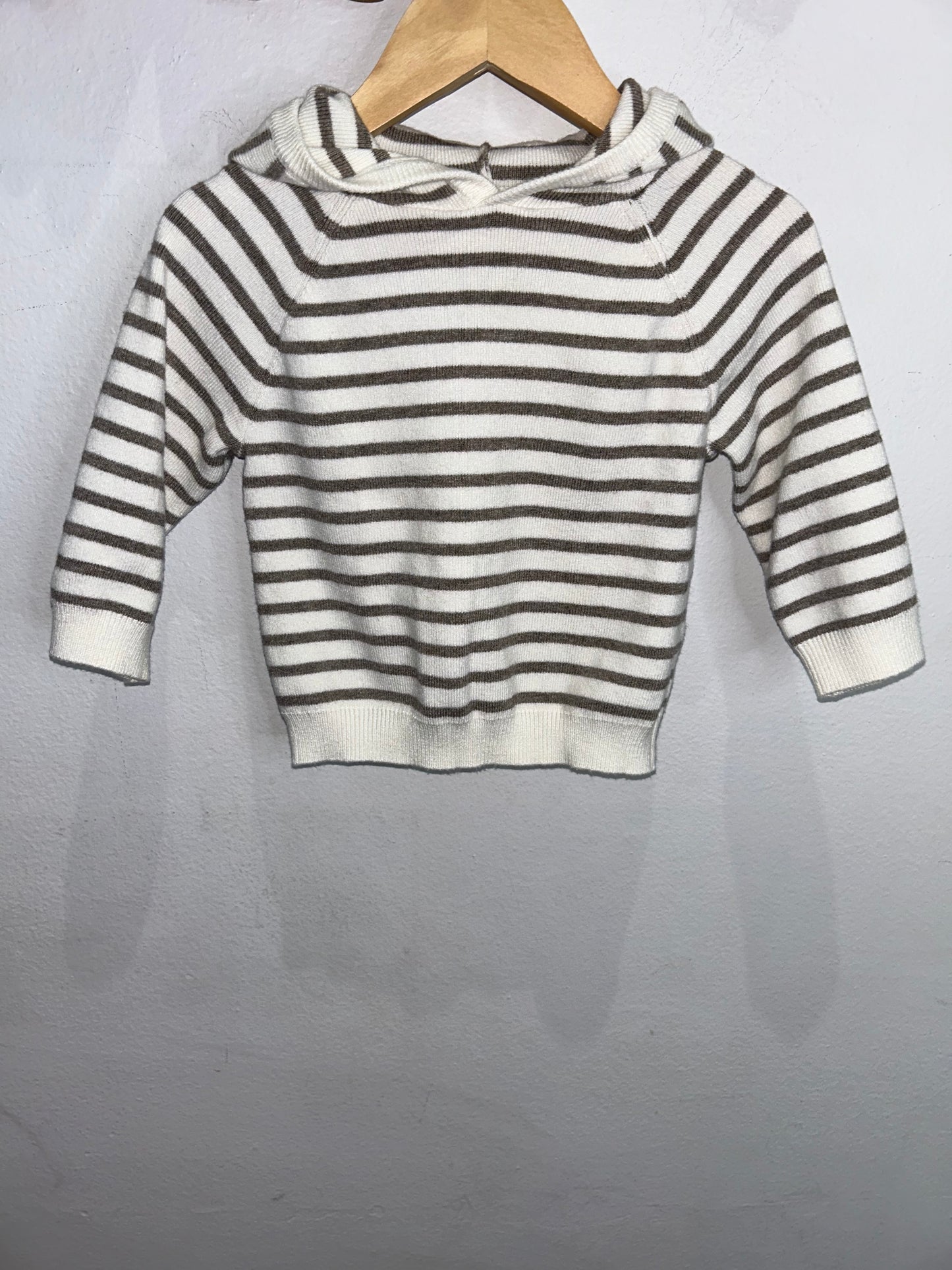 Beige and white stripes set 9-12m
