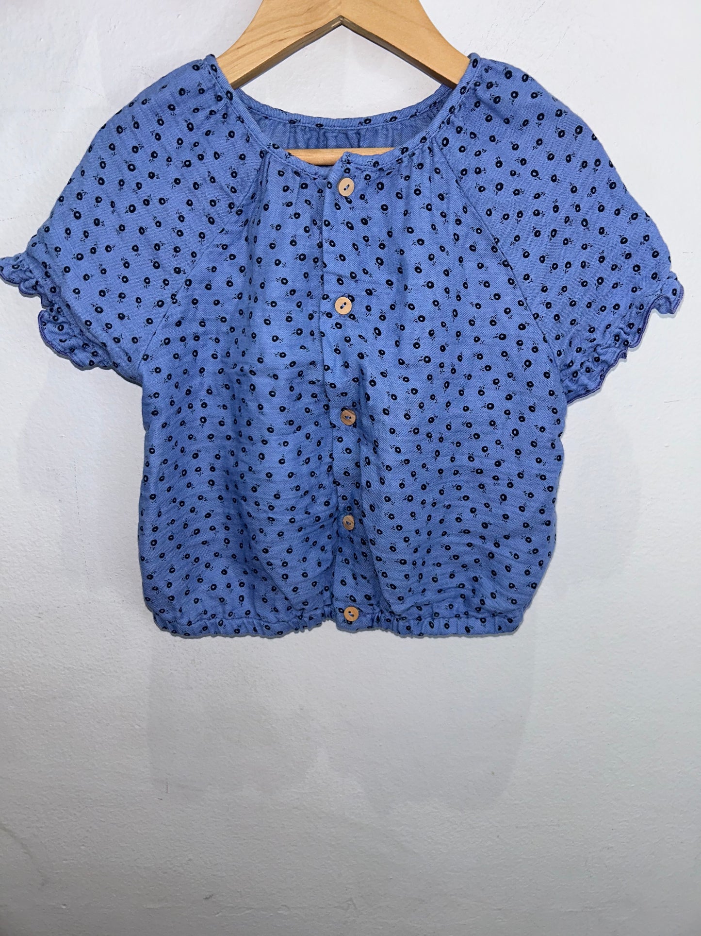 Black flowers blue blouse 3-4y