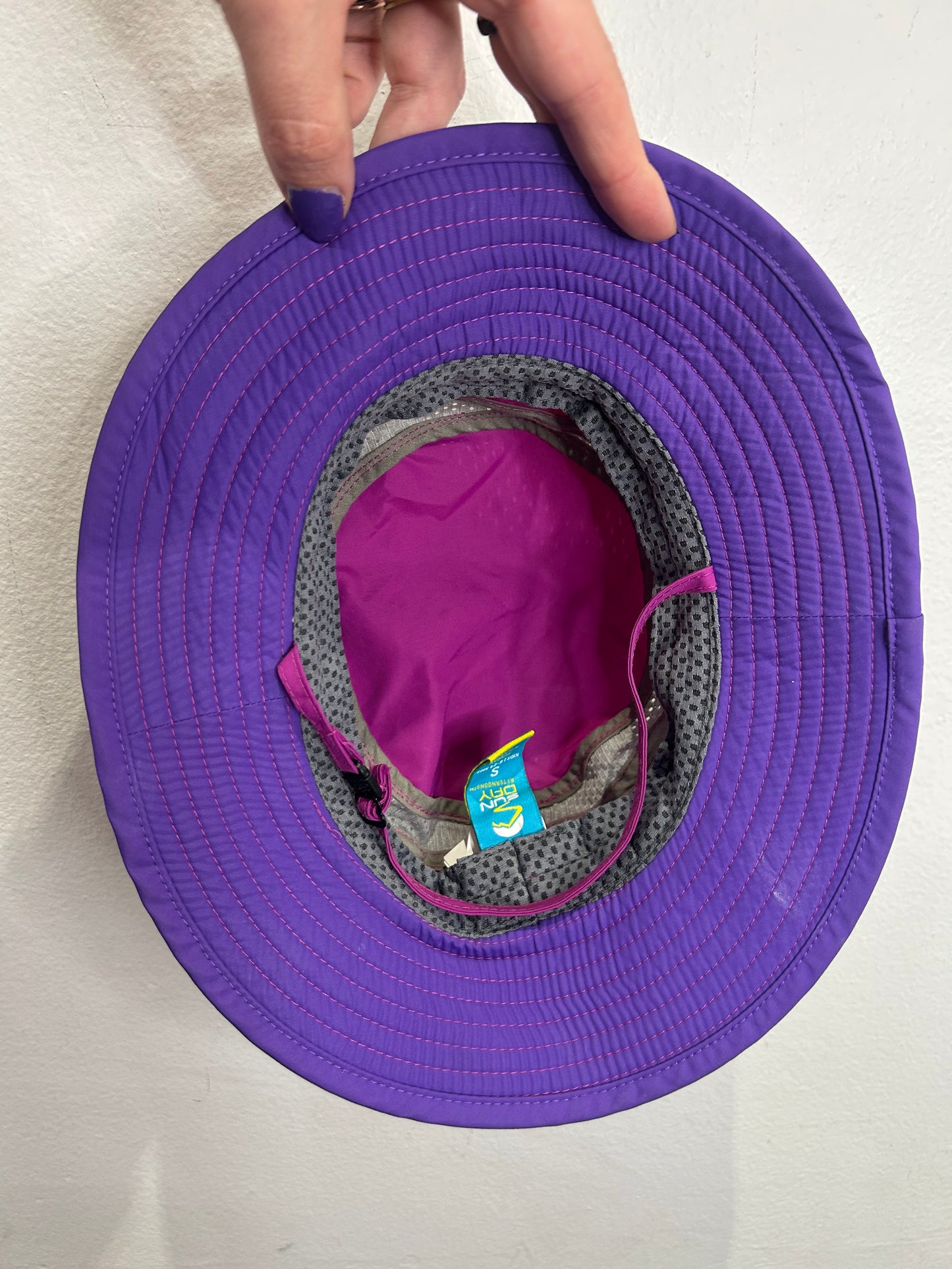 Magneta sun hat 6-24m