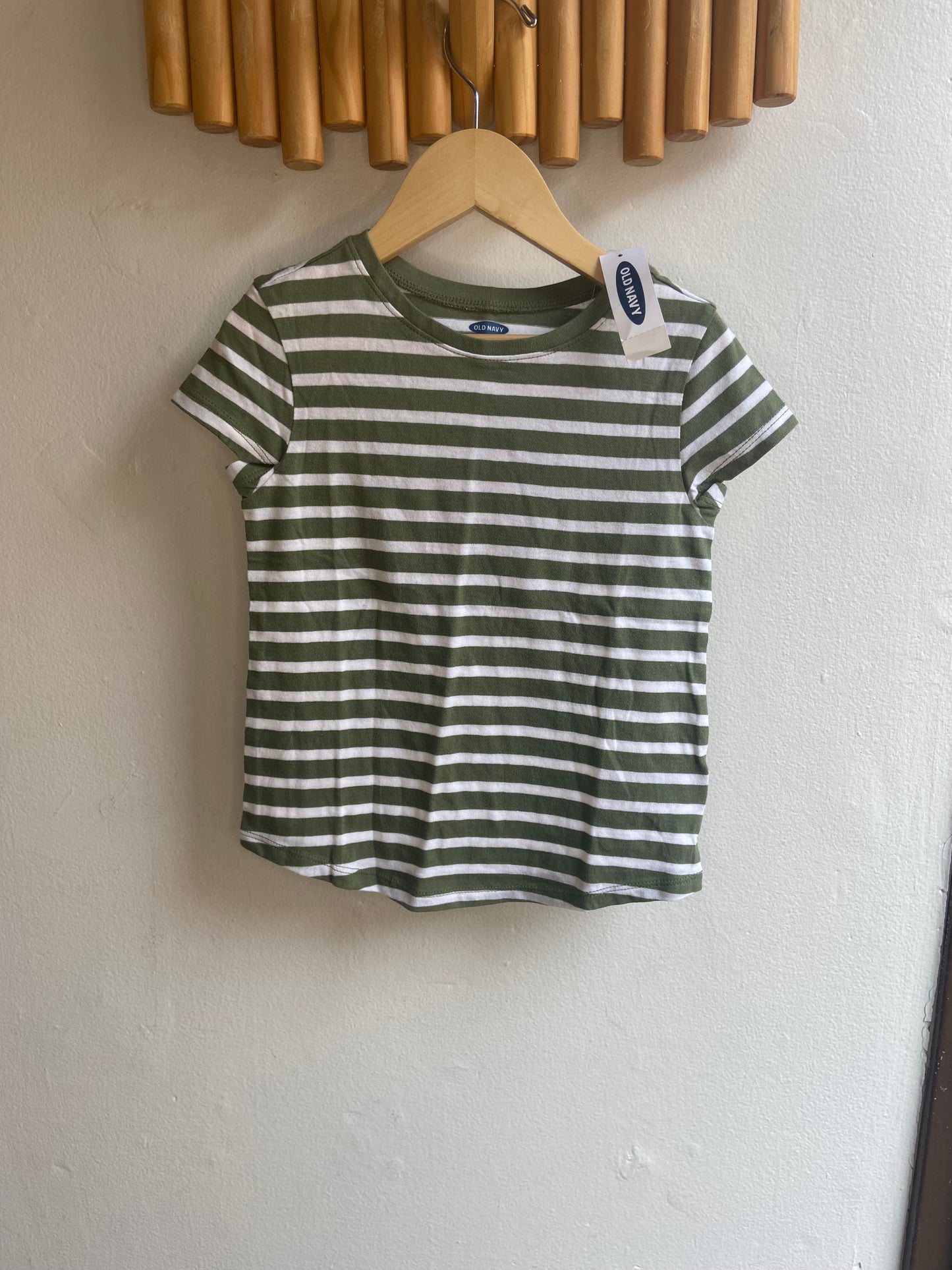 Olive stripes tee 4y NEW