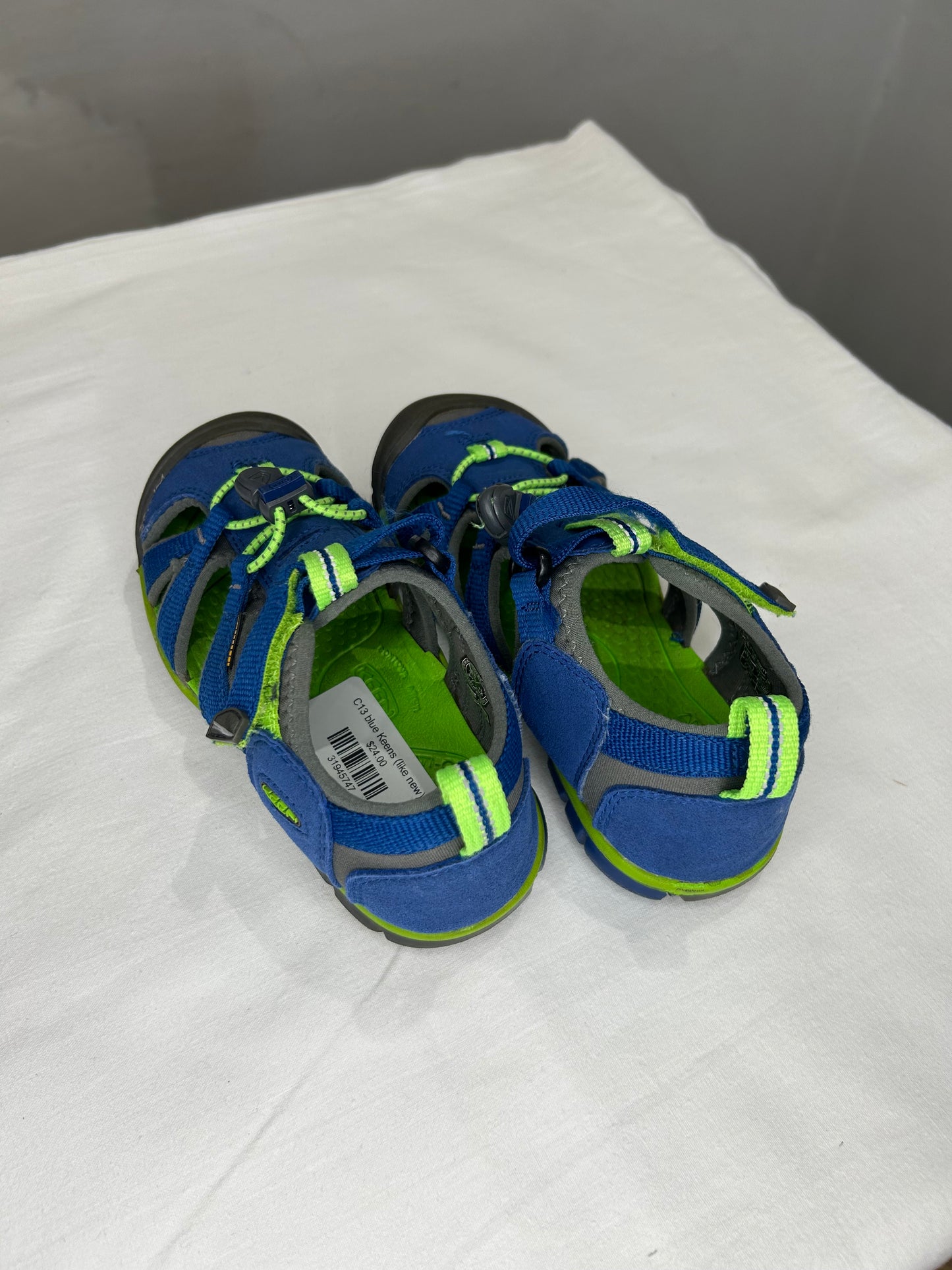 C13 blue Keens (like new)