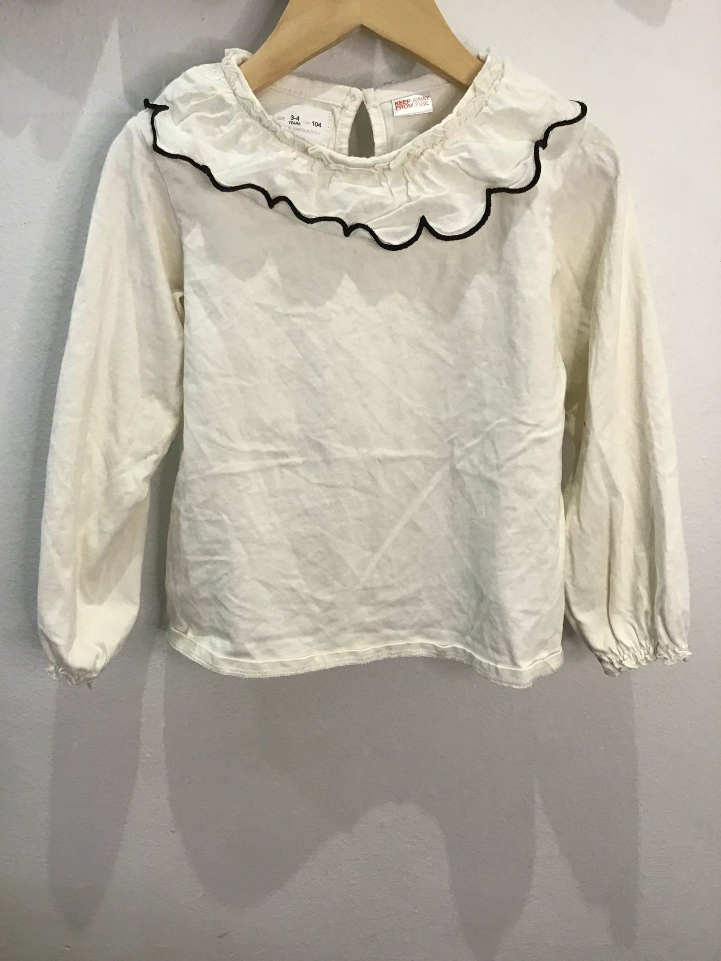 Longsleeve frilly collared 3-4y