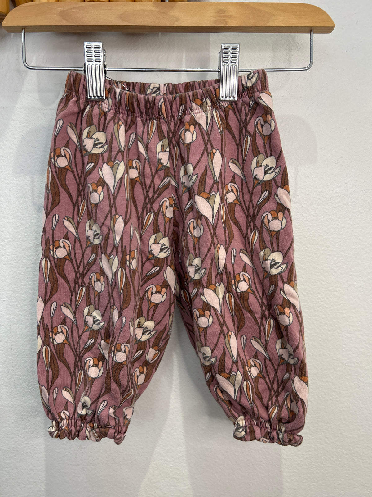 Mauve organic cotton floral joggers 3-6m