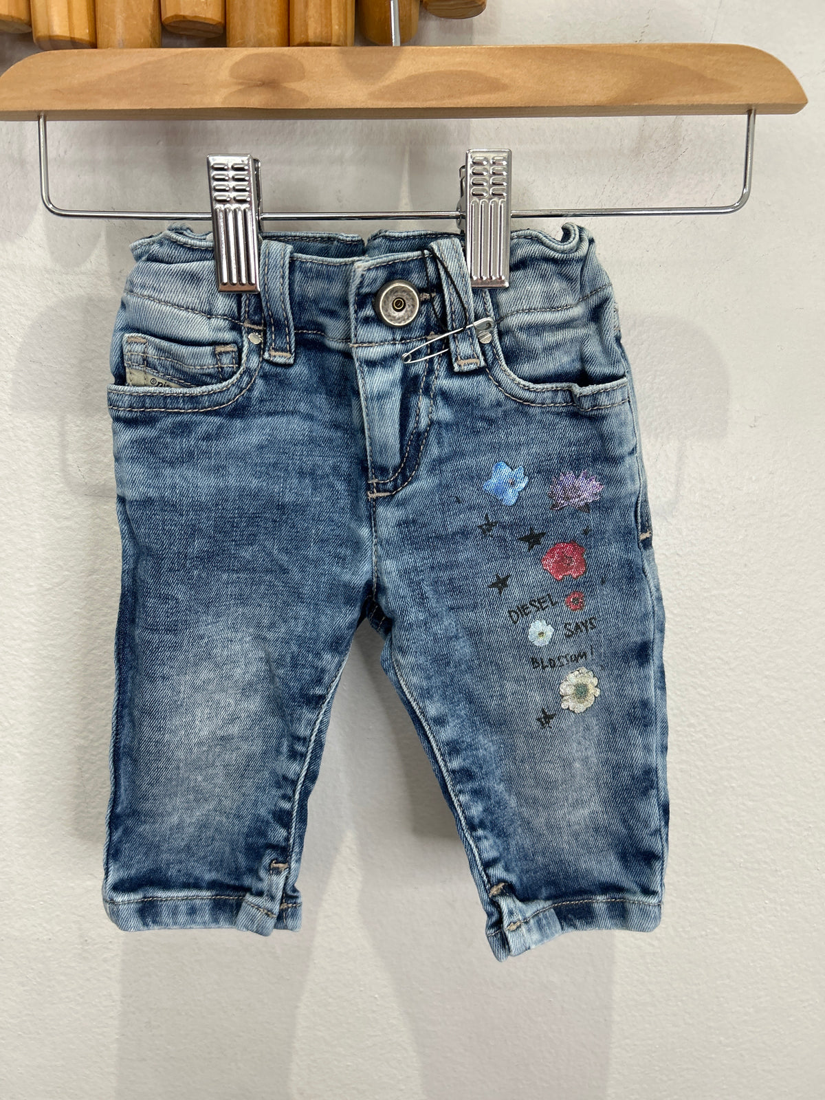 Stretchy graffiti jeans 3m