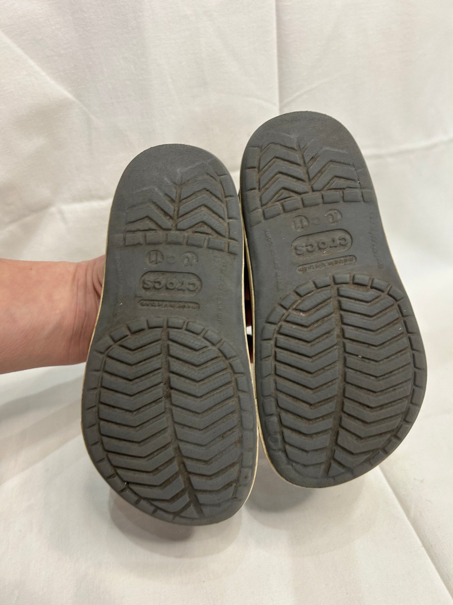 C10-11 grey Crocs