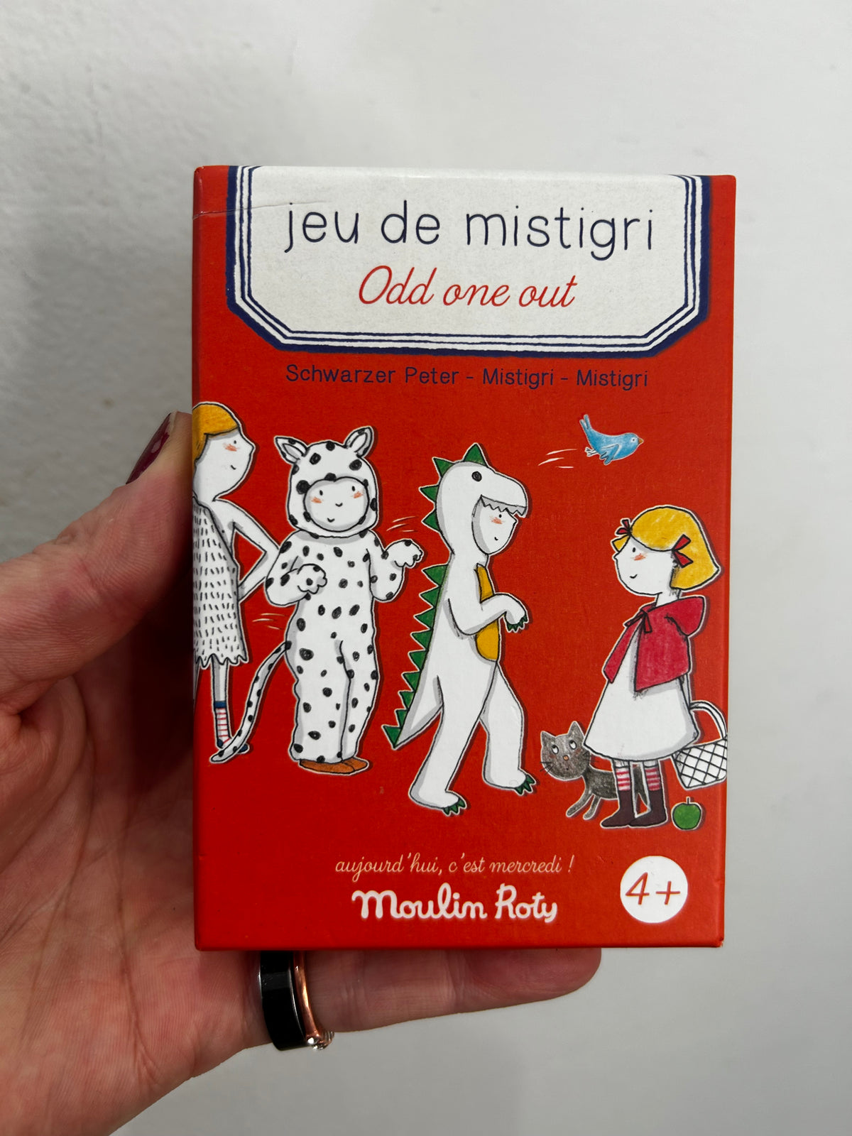 Moulin Roty odd one out game