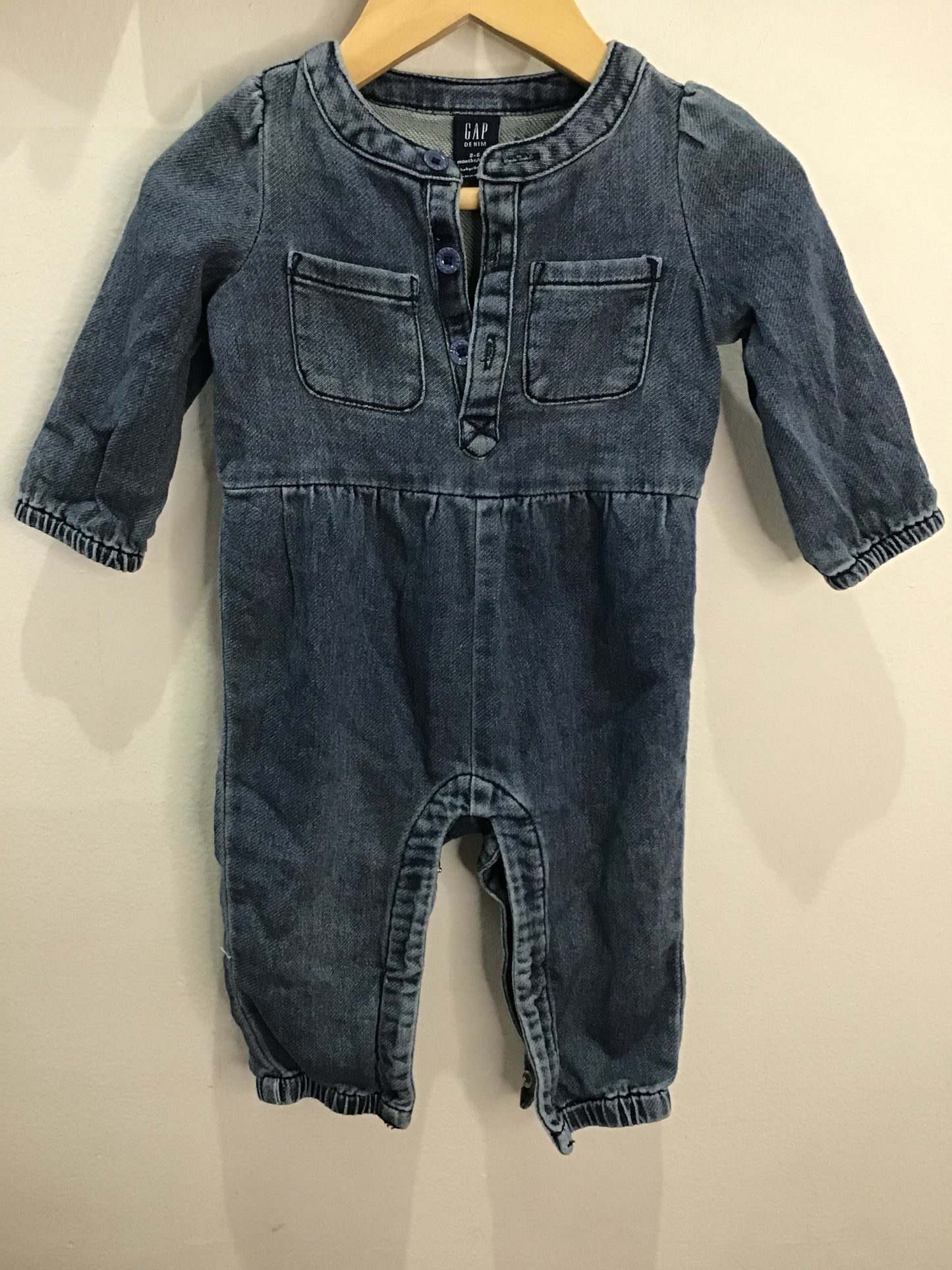 Very stretchy coveralls 3-6m