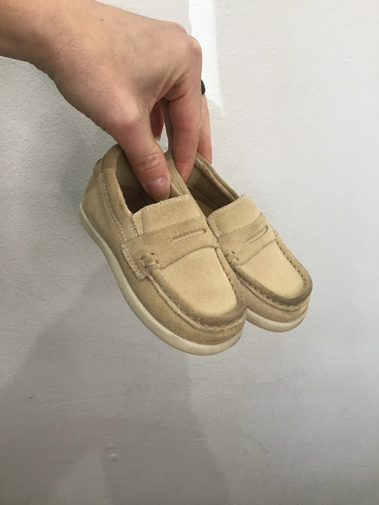 C6 beige loafers
