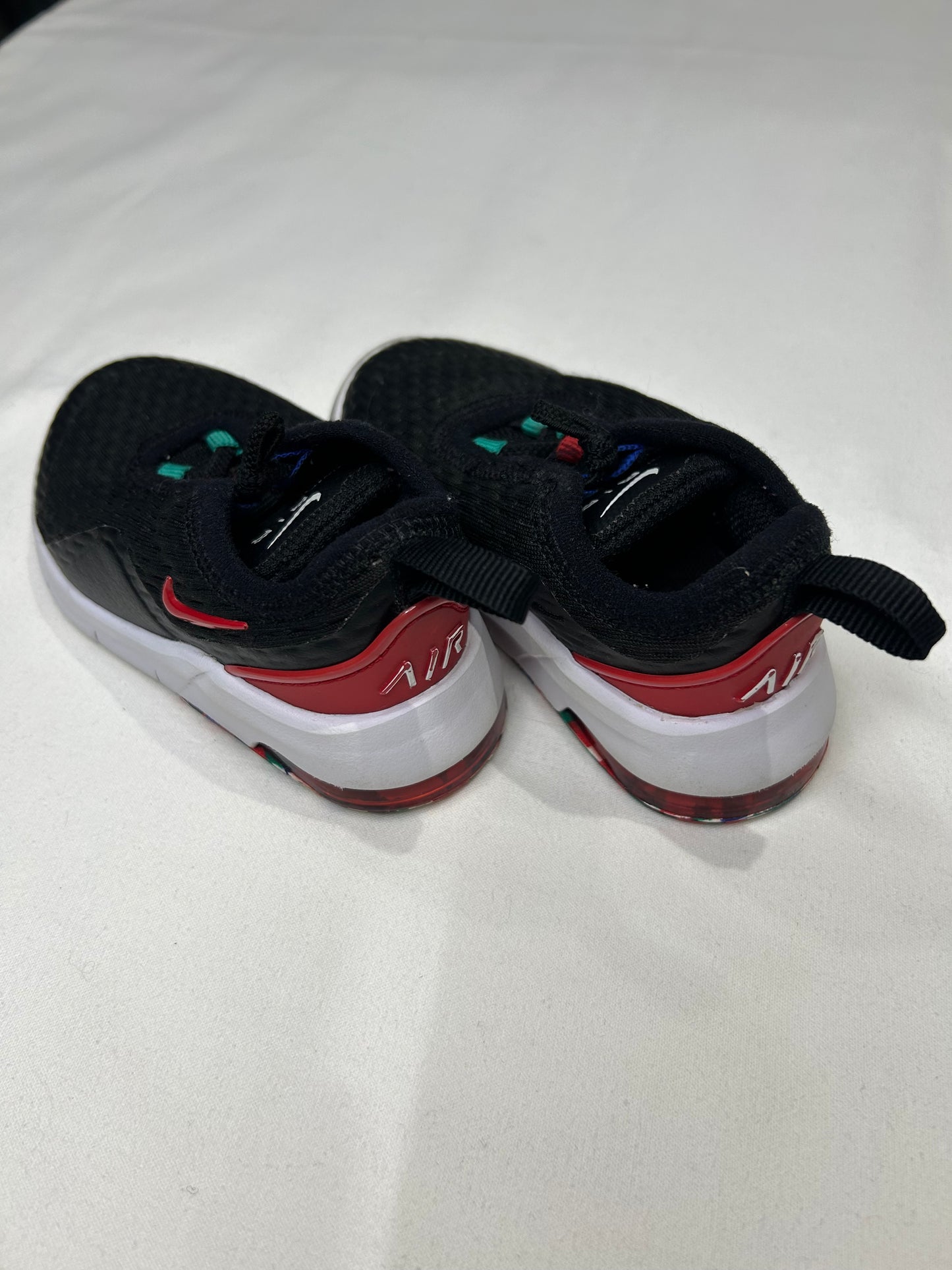 C5 Nike Air sneakers red detail