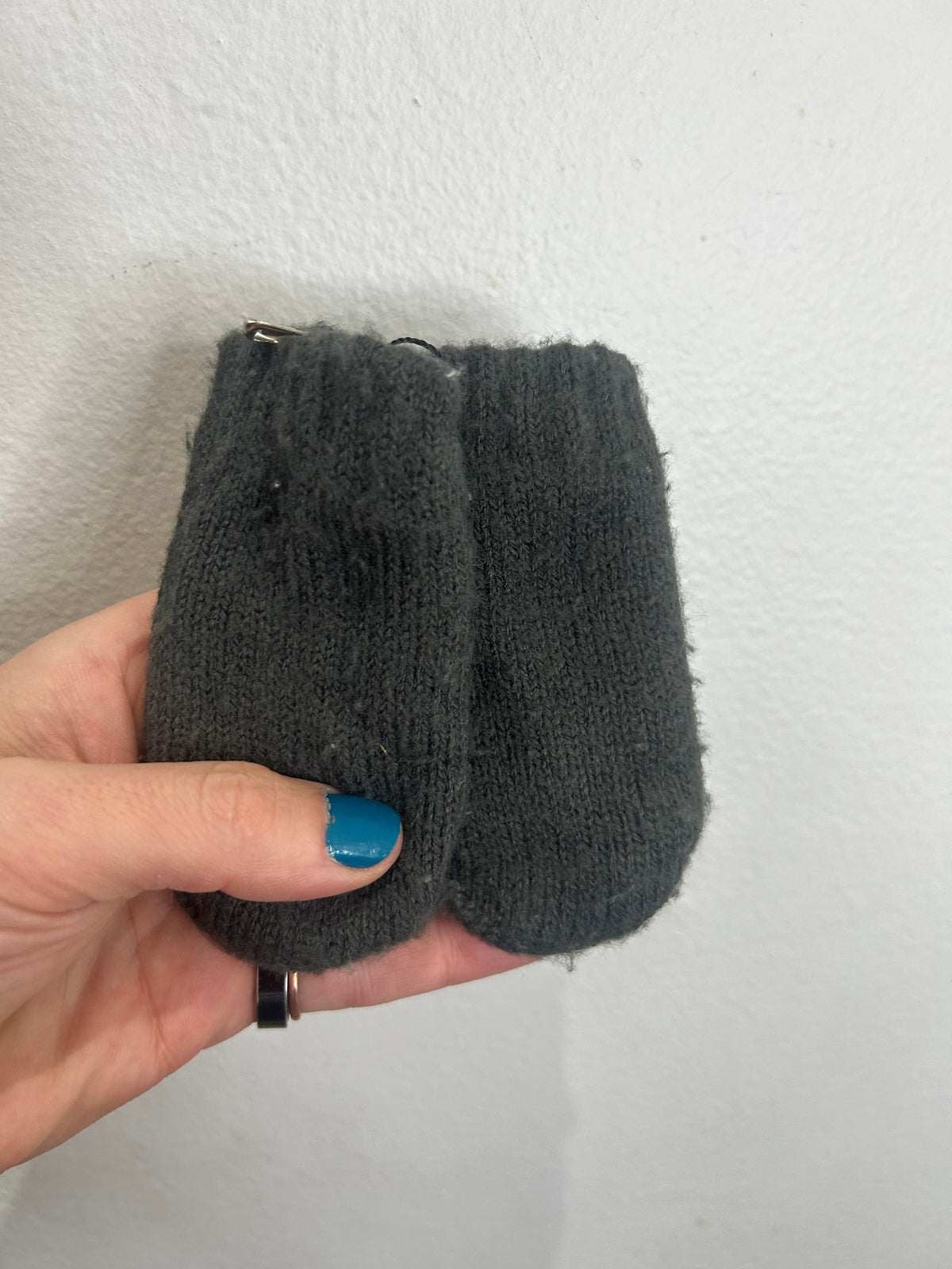 Jan & Jul grey mitts0 -6m