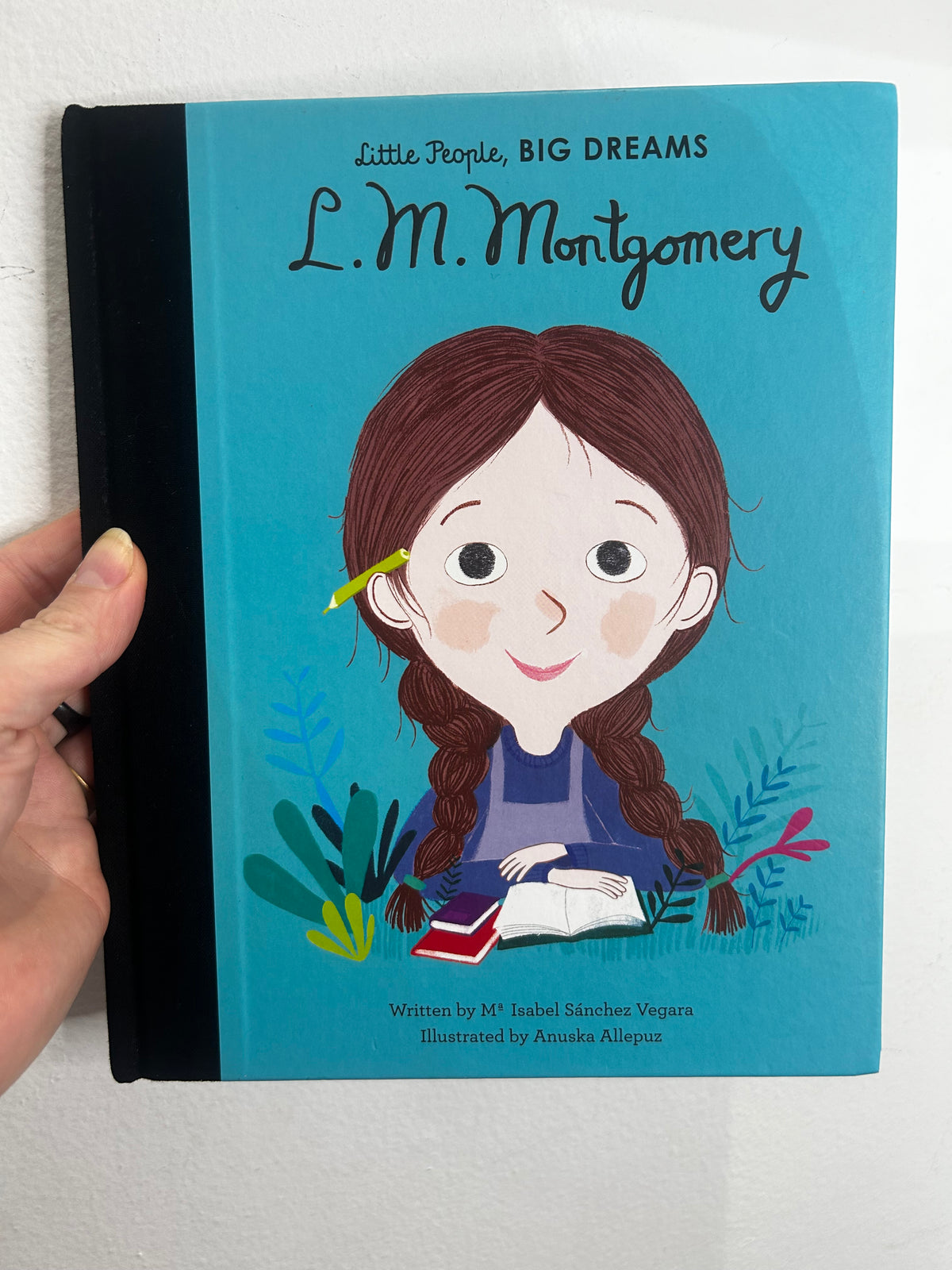 Little People Big Dreams LM Montgomery